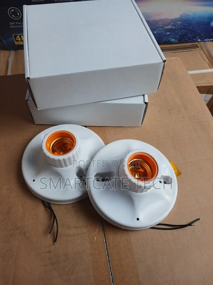 Wireless Bulb Holder Security Camera –Motion Detection Wide View