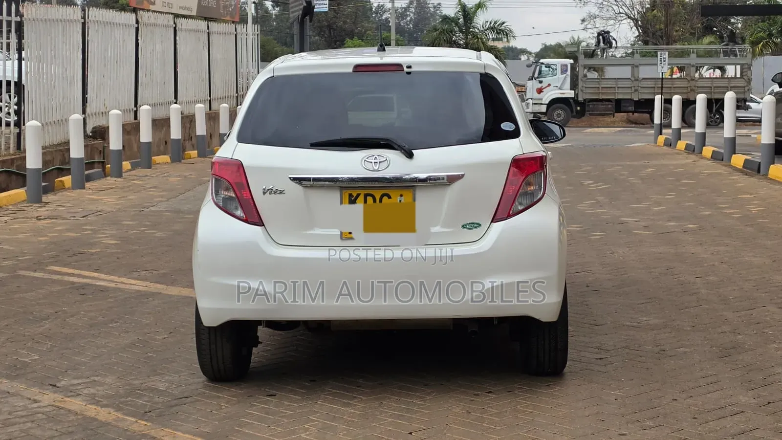 Toyota Vitz 2013 White