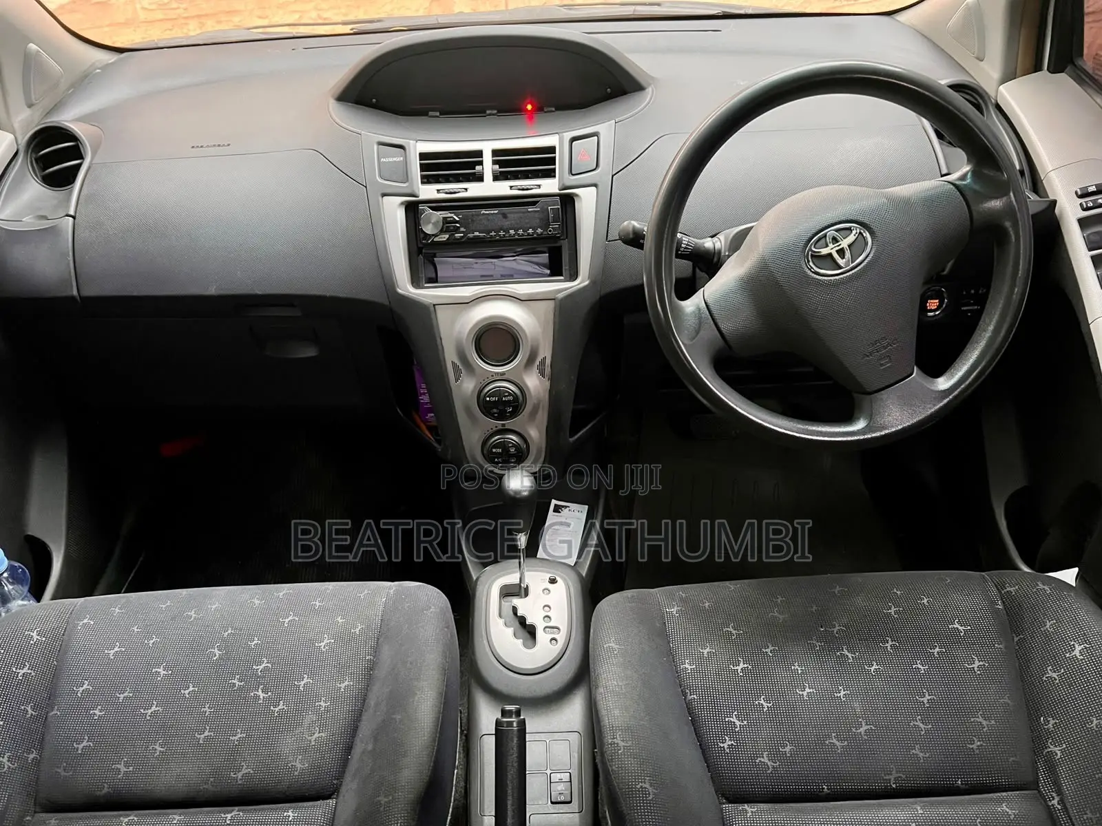 Toyota Vitz 2009 White