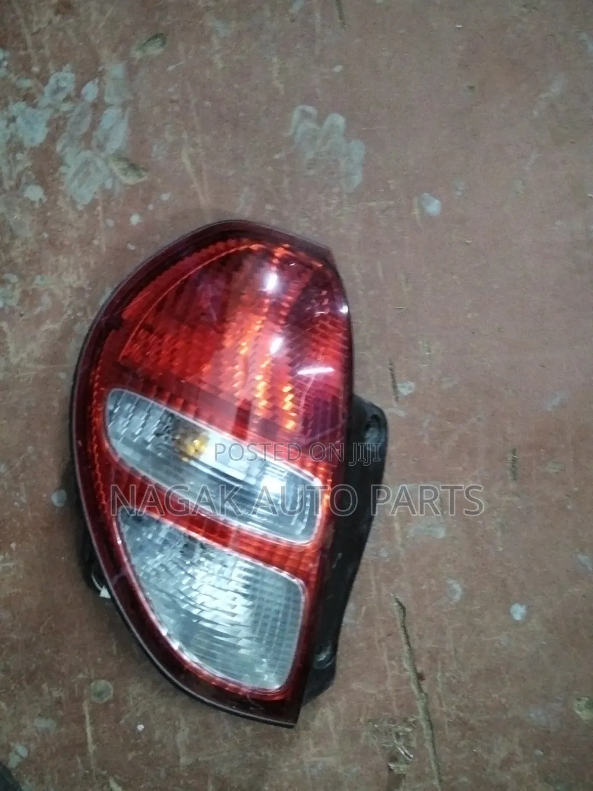 Toyota Duet 2005 Taillight