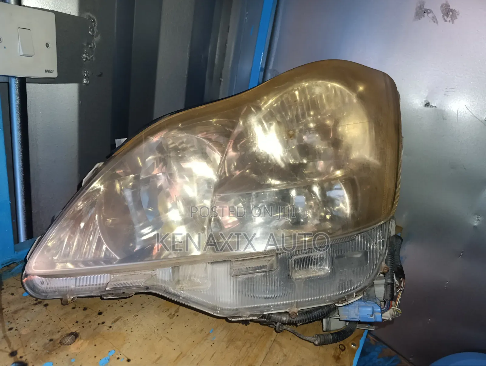 Crown 2005 Xenon(part No 313) Headlight