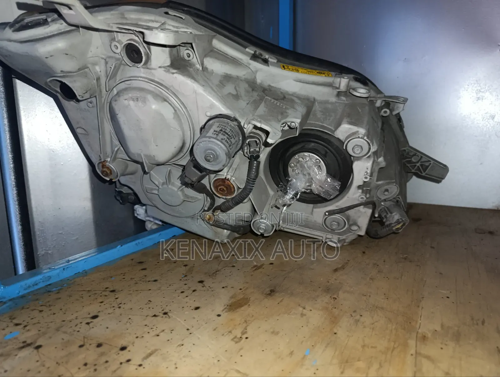 Crown 2005 Xenon(part No 313) Headlight