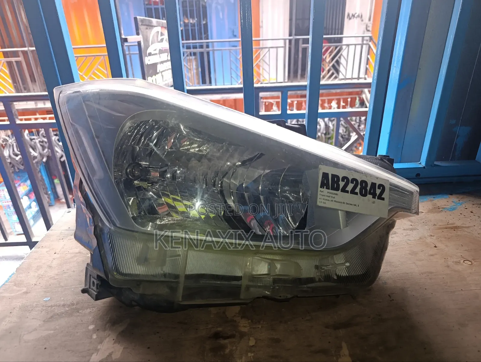 D-Max Non-Xenon Headlight