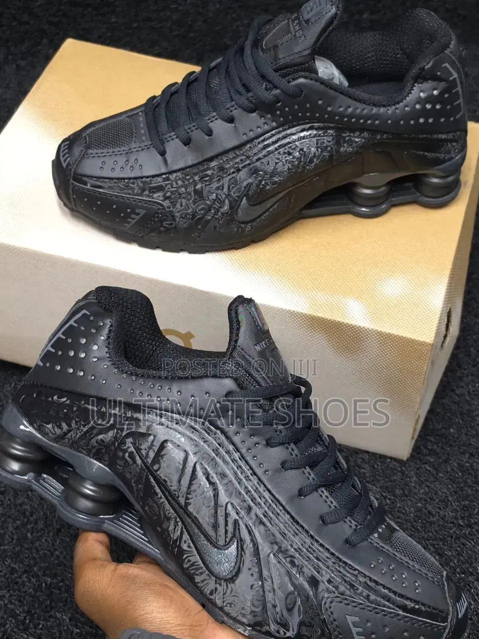 Nike Shox R4 "Triple Black" Sneakers
