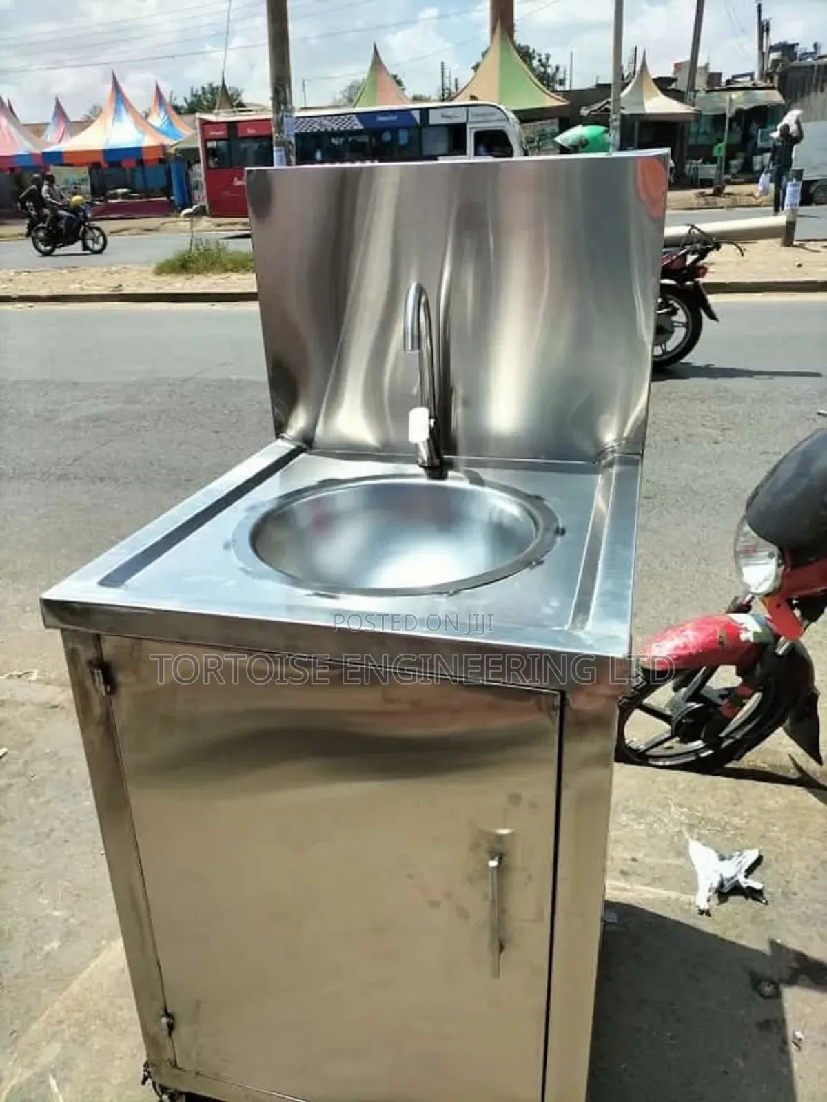 Stainless Steel Hand Washing Station Sink Size 600mm by 600mm by 900mm