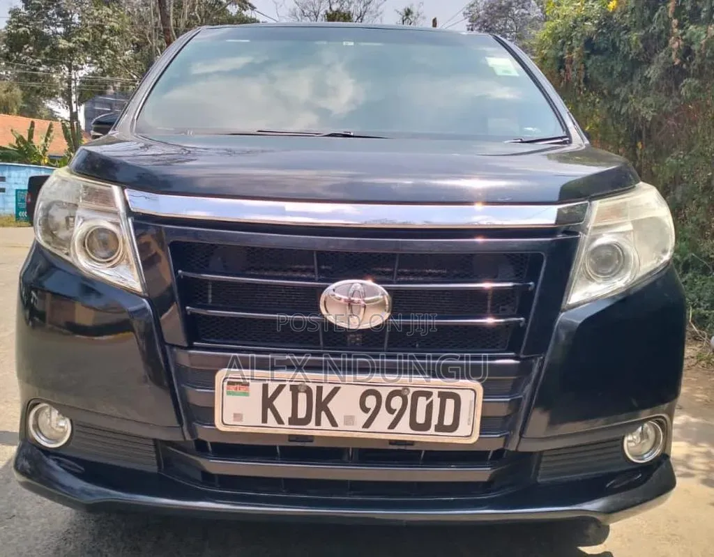 Toyota Noah 2015