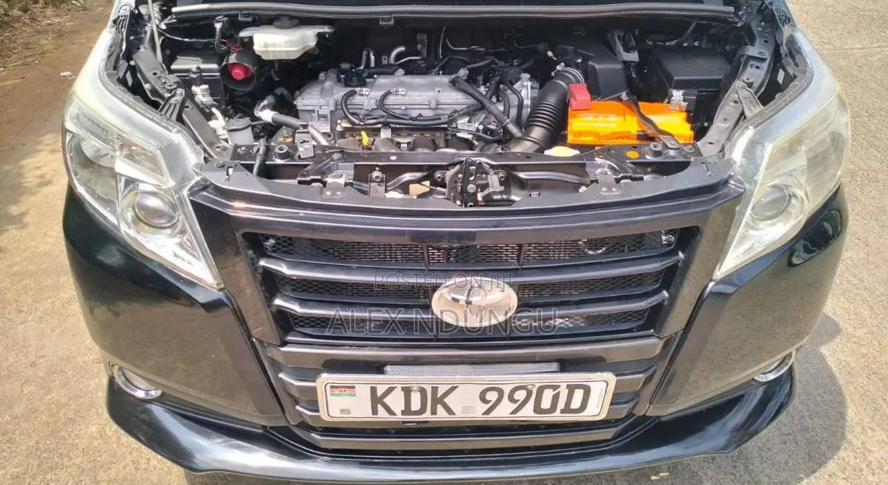 Toyota Noah 2015
