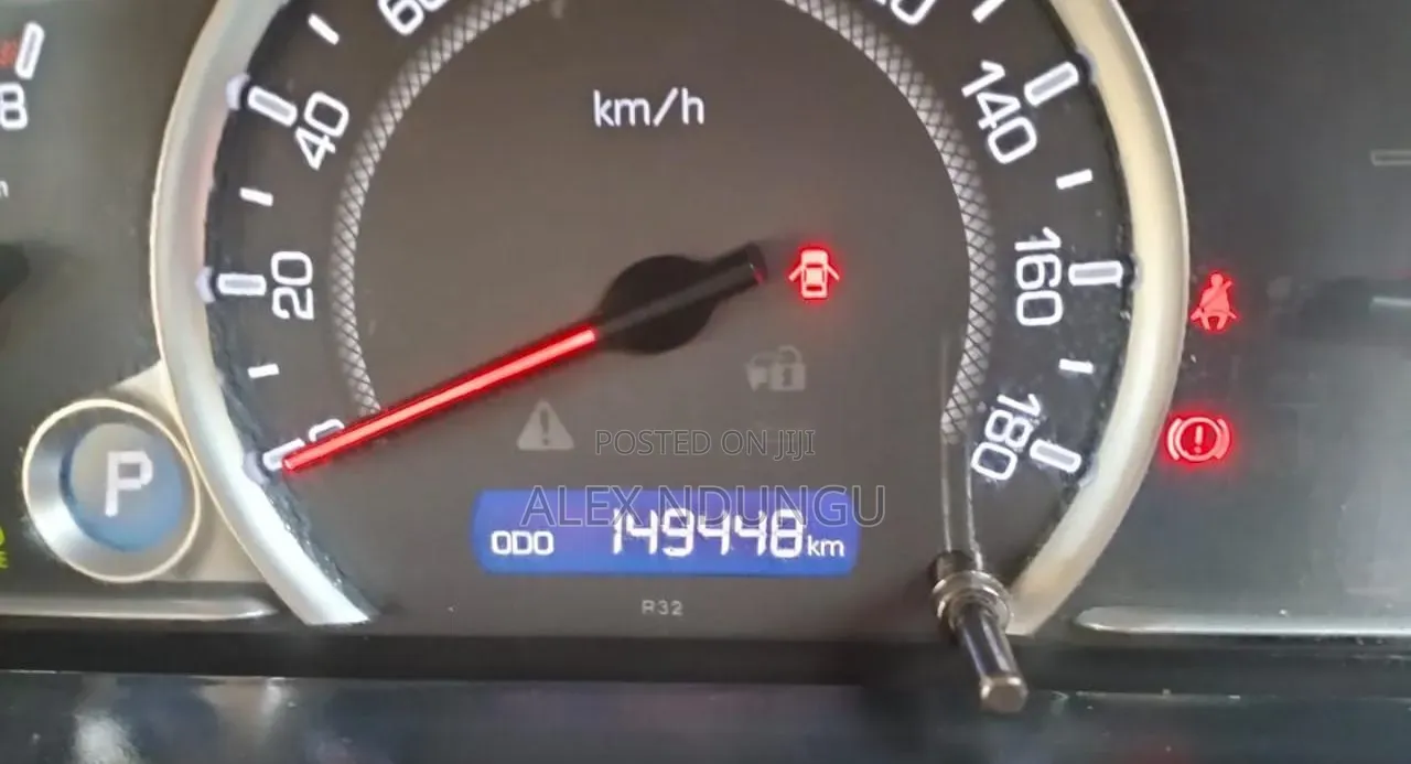 Toyota Noah 2015