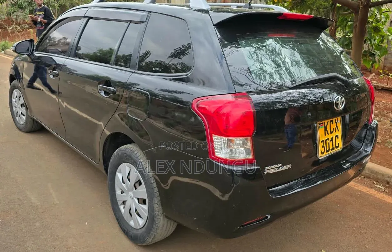 Toyota Corolla Fielder 2015