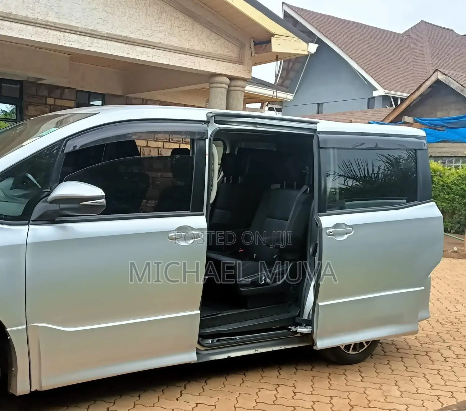 Toyota Noah 2.0 FWD (8 Seater) 2015 Gray