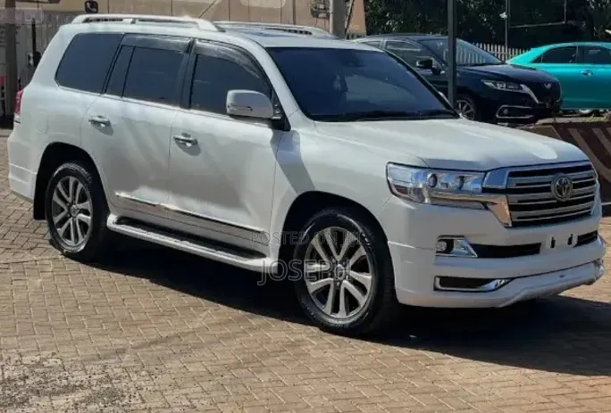 V8 200 Series 2016 Front Bumper Lip