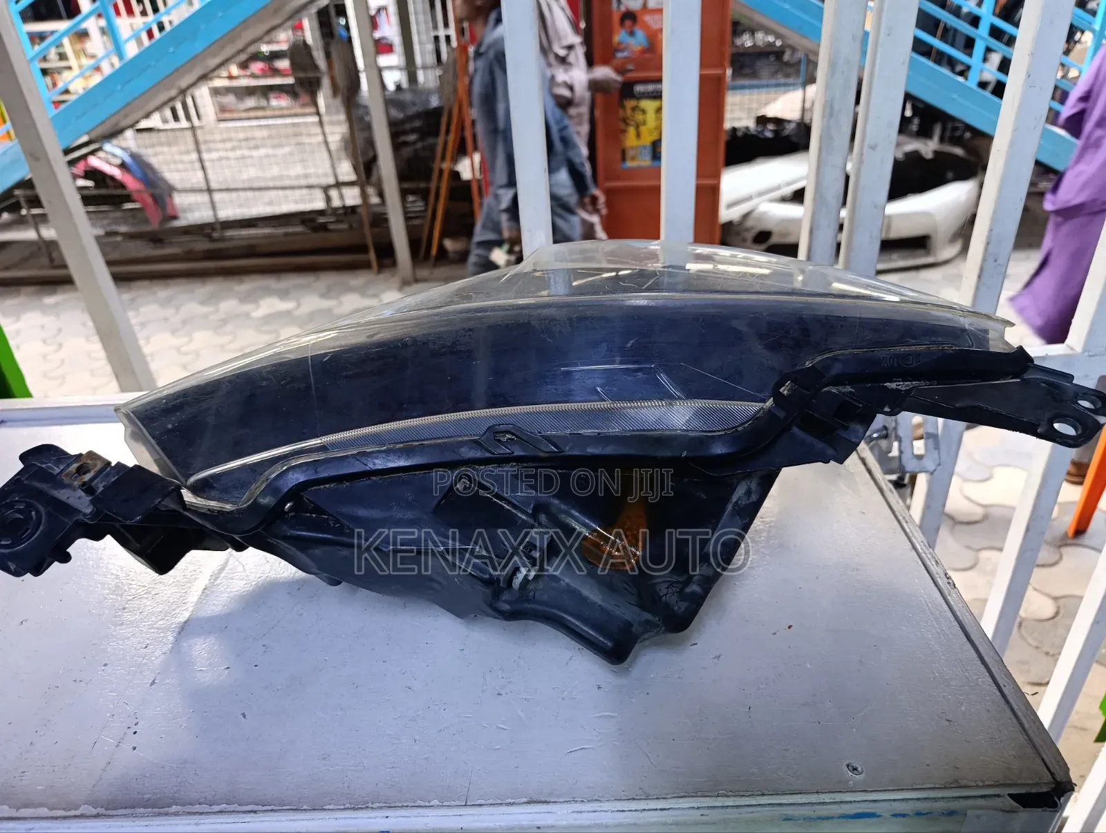 Demio Xenon (Part No Z) Headlight
