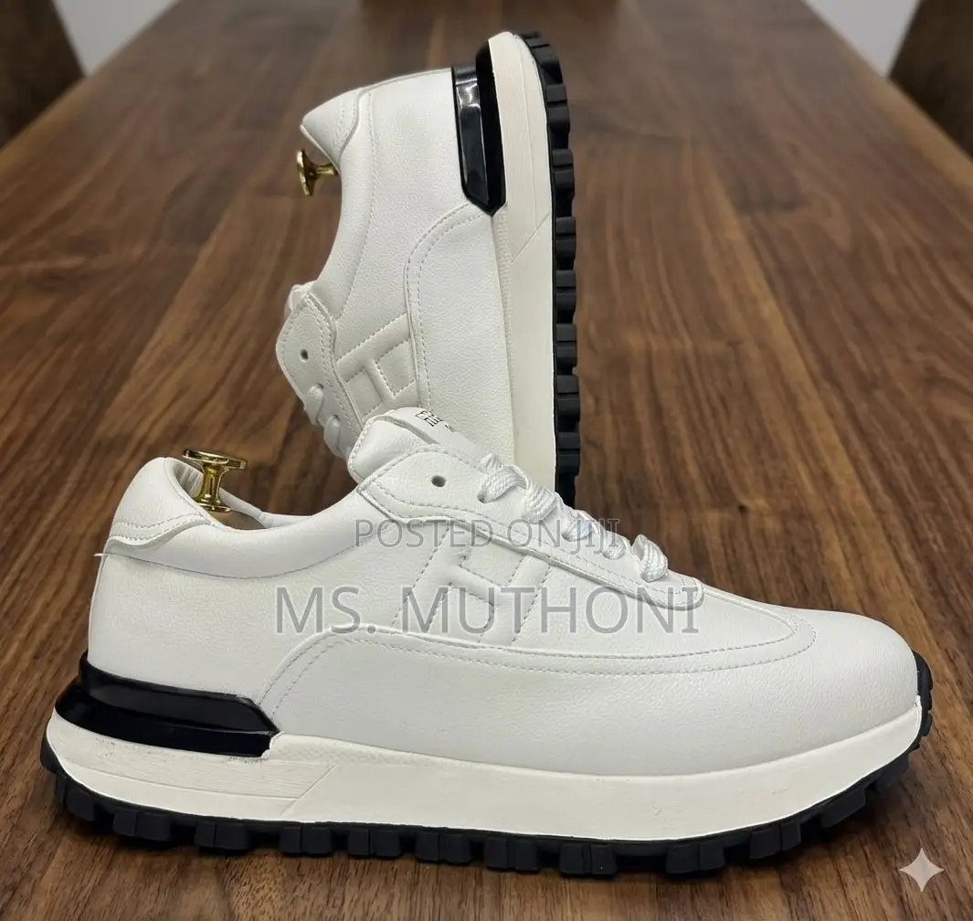 White Well Cushioned Gents Hermes Sneakers Size 40-45