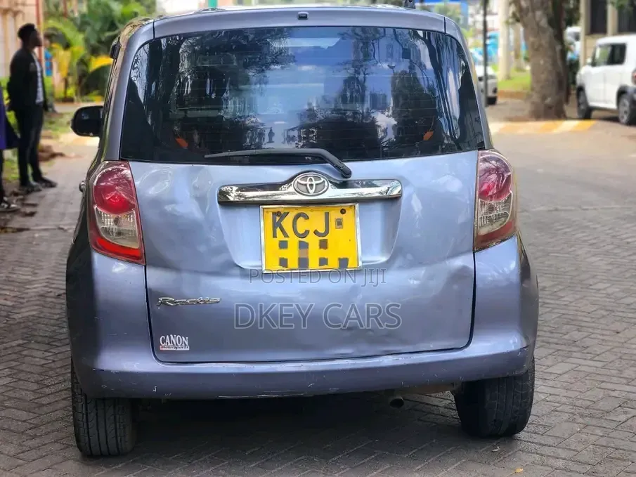 Toyota Ractis 2010 Silver