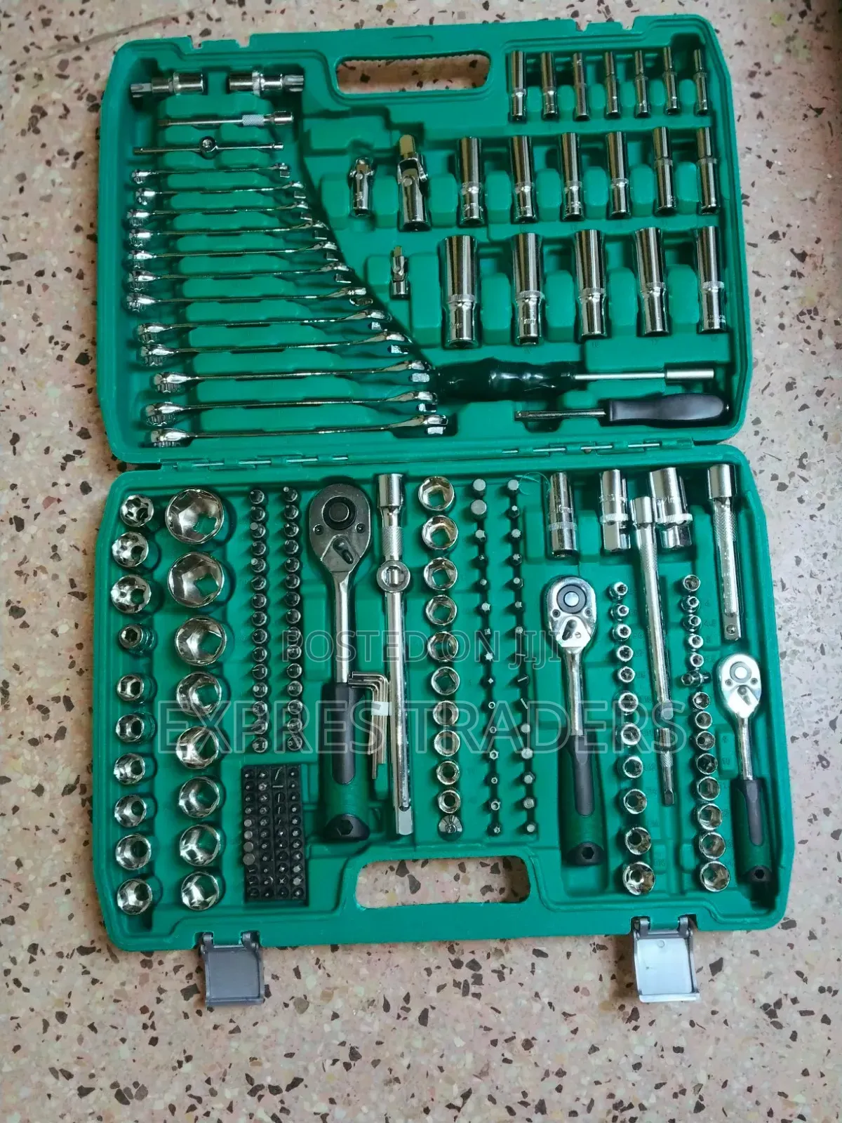 CR-V 216-Piece Tool Set Pro-Grade Socket Wrench Combo