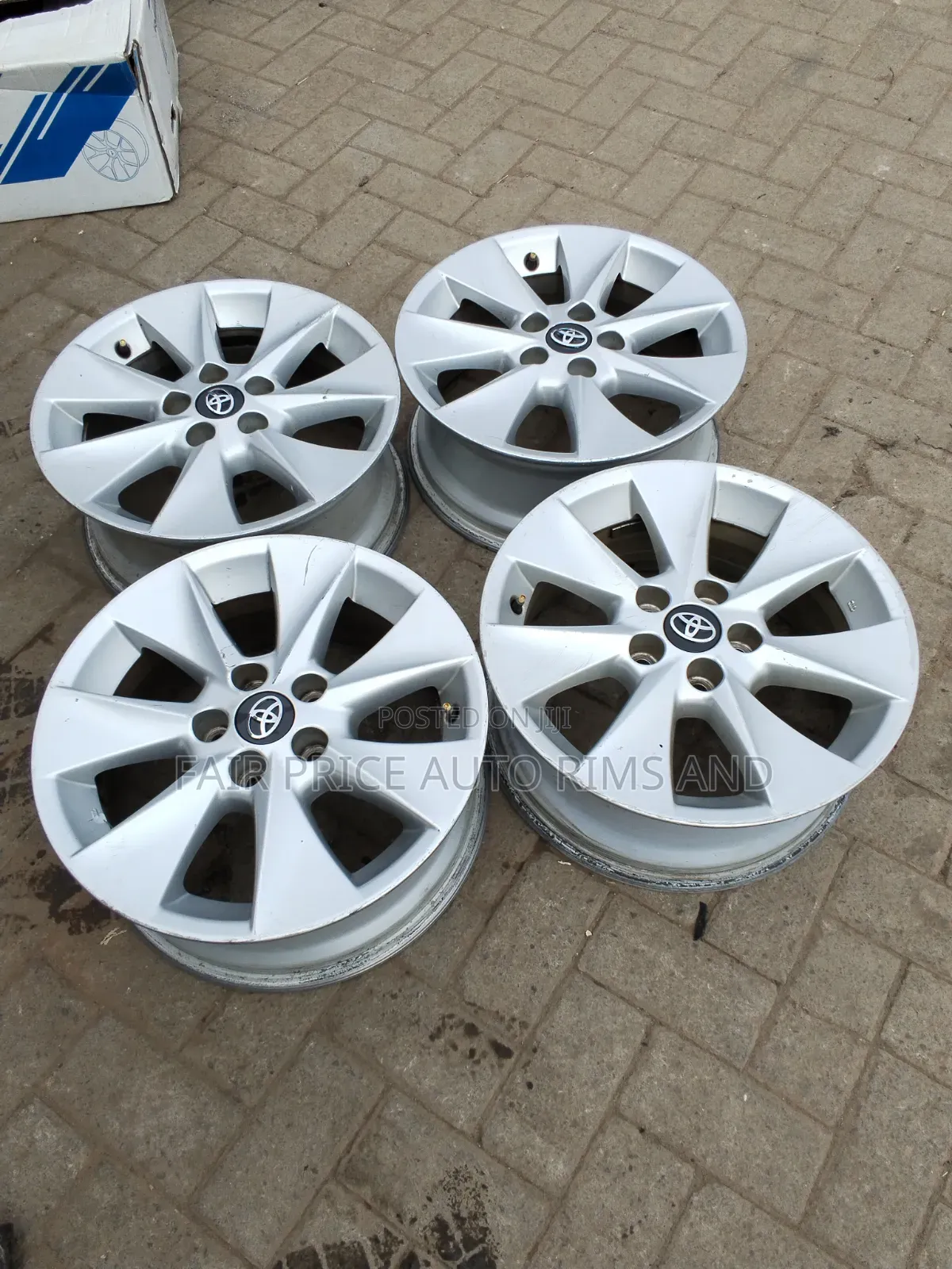 Size 17 Originlas Fit for Mark X,velifire, Harrier,noah