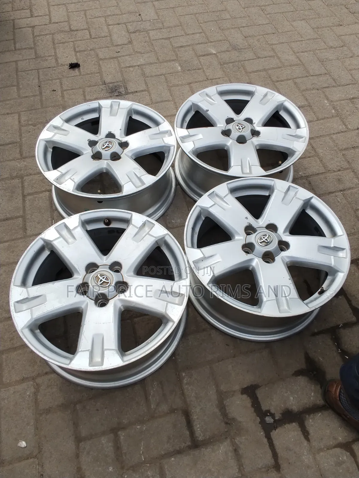 Size 17 Originlas Fit for Mark X,velifire, Harrier,noah