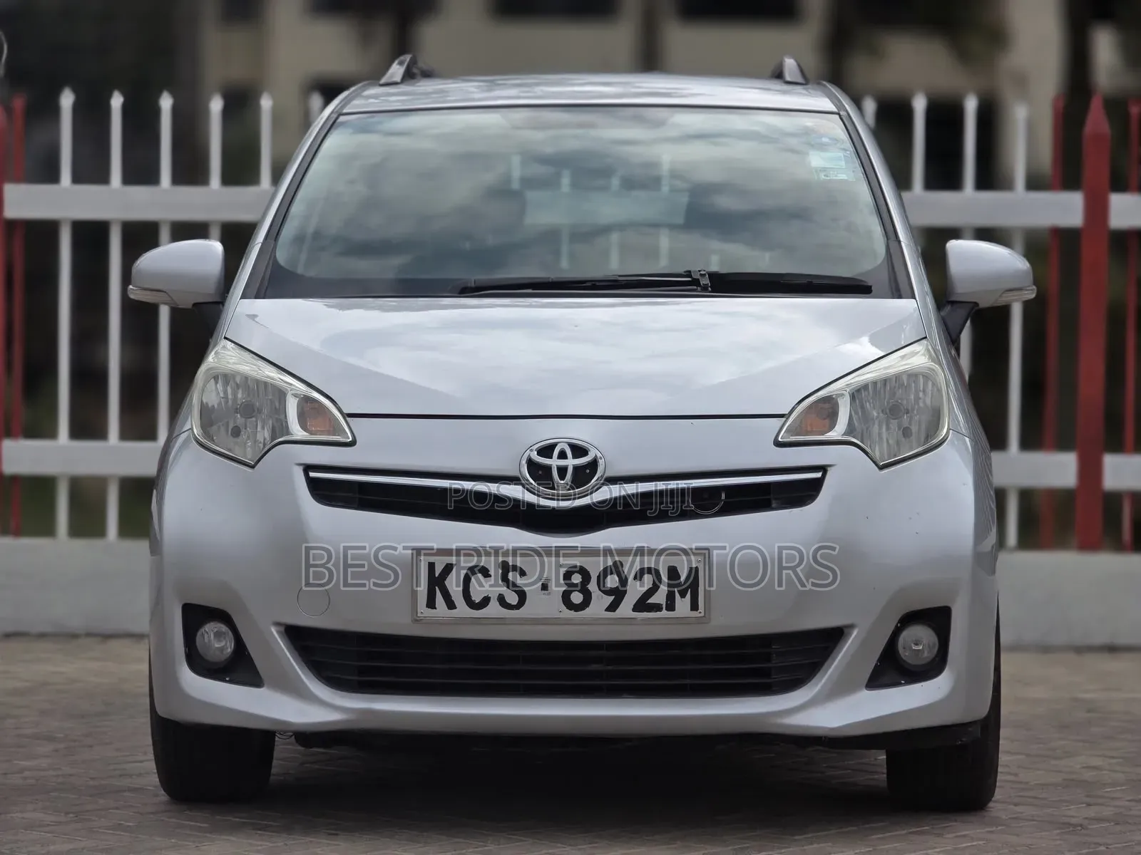 Toyota Ractis 1.5 FWD 2013 Silver
