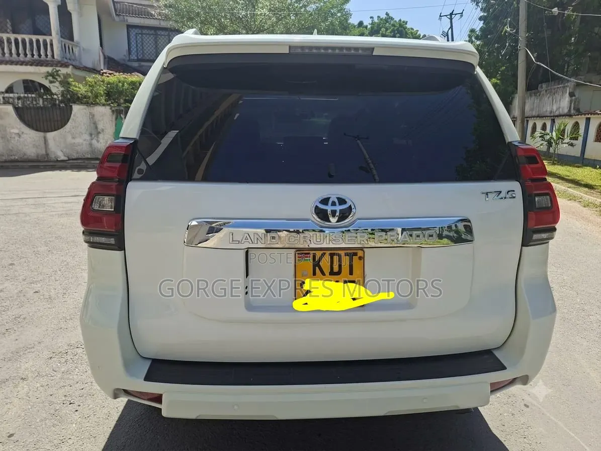 Toyota Land Cruiser Prado 2.8 2021 White