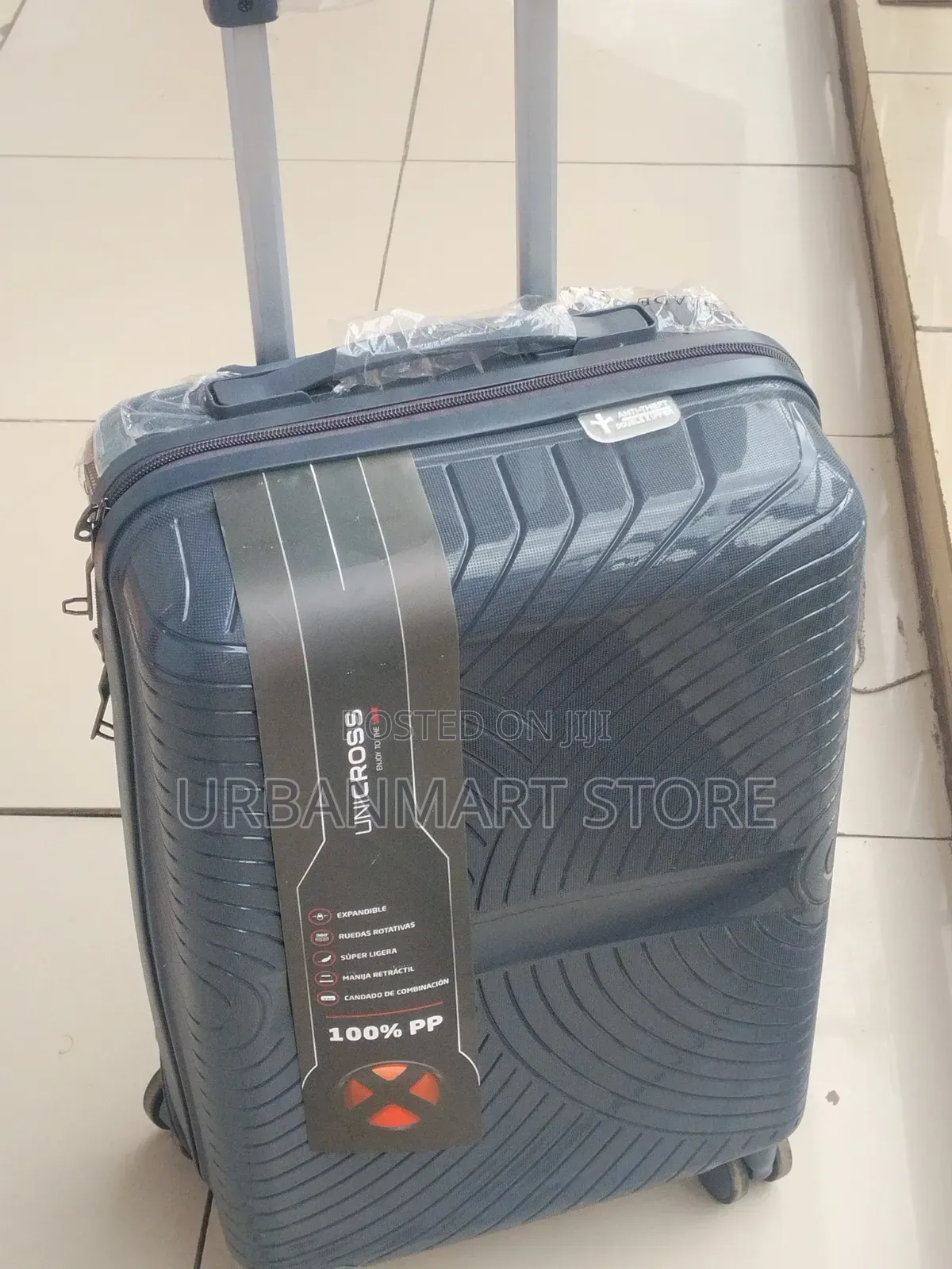 Single 67cm Travel Suitcase With 360° Rotating Wheels