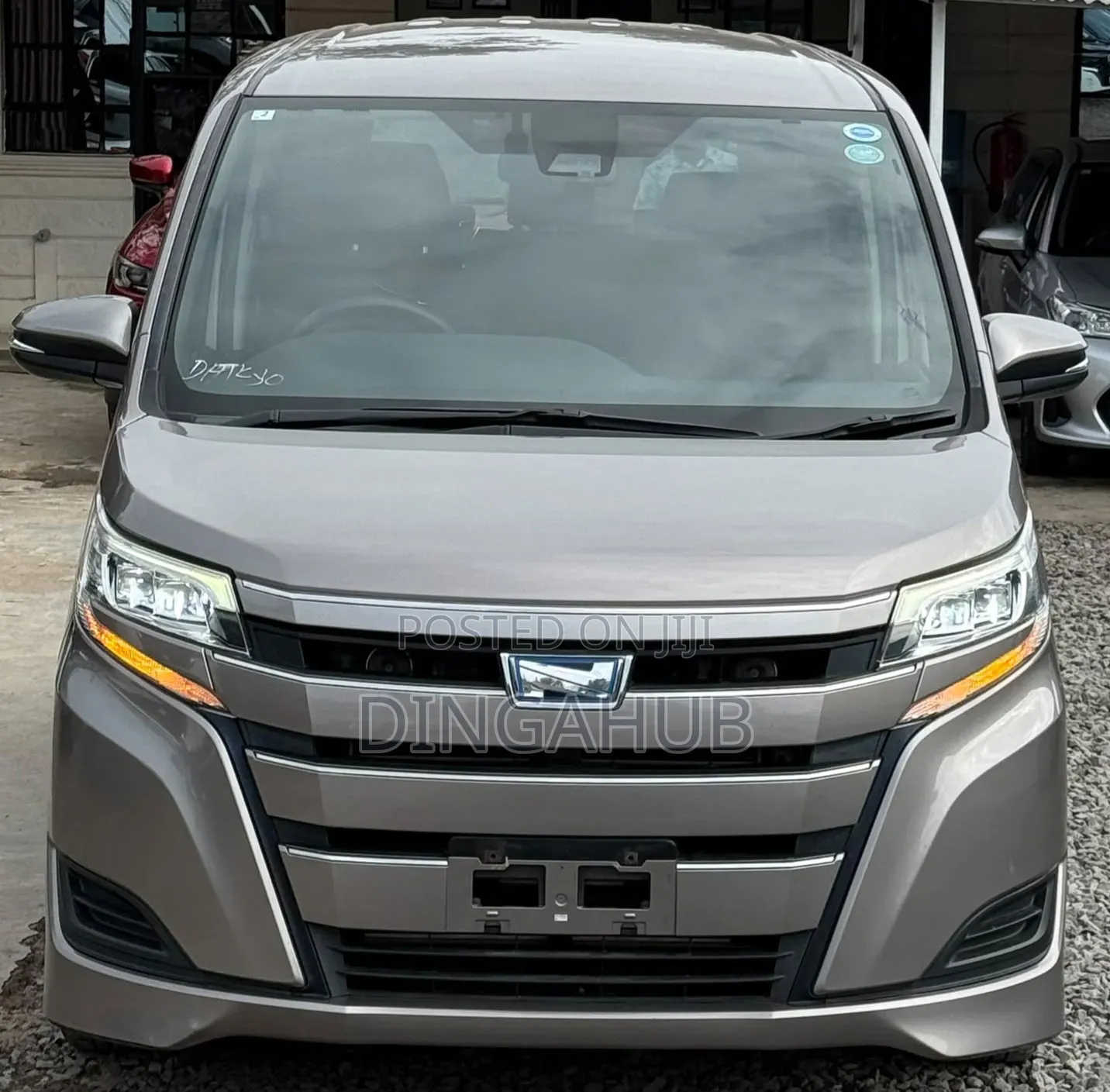 Toyota Noah 1.8 FWD Hybrid (7 seater) 2019 Brown