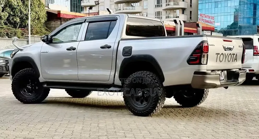 Toyota Hilux Revo Double Cab Deisel 2.4 AWD 2019 Silver