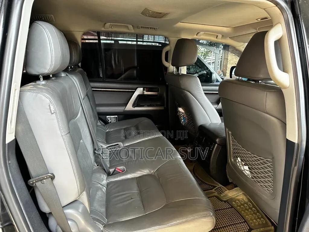 Toyota Hilux Revo Double Cab Deisel 2.4 AWD 2019 Silver