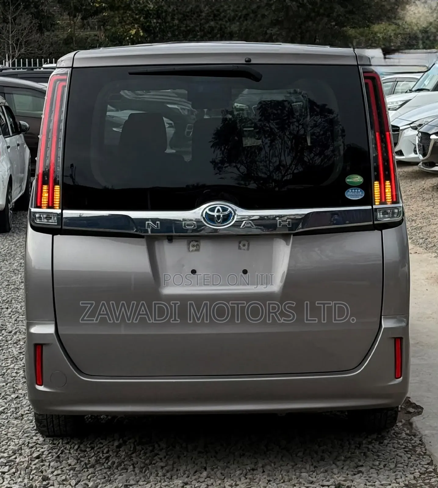 Toyota Noah 1.8 FWD Hybrid (7 seater) 2019 Gray