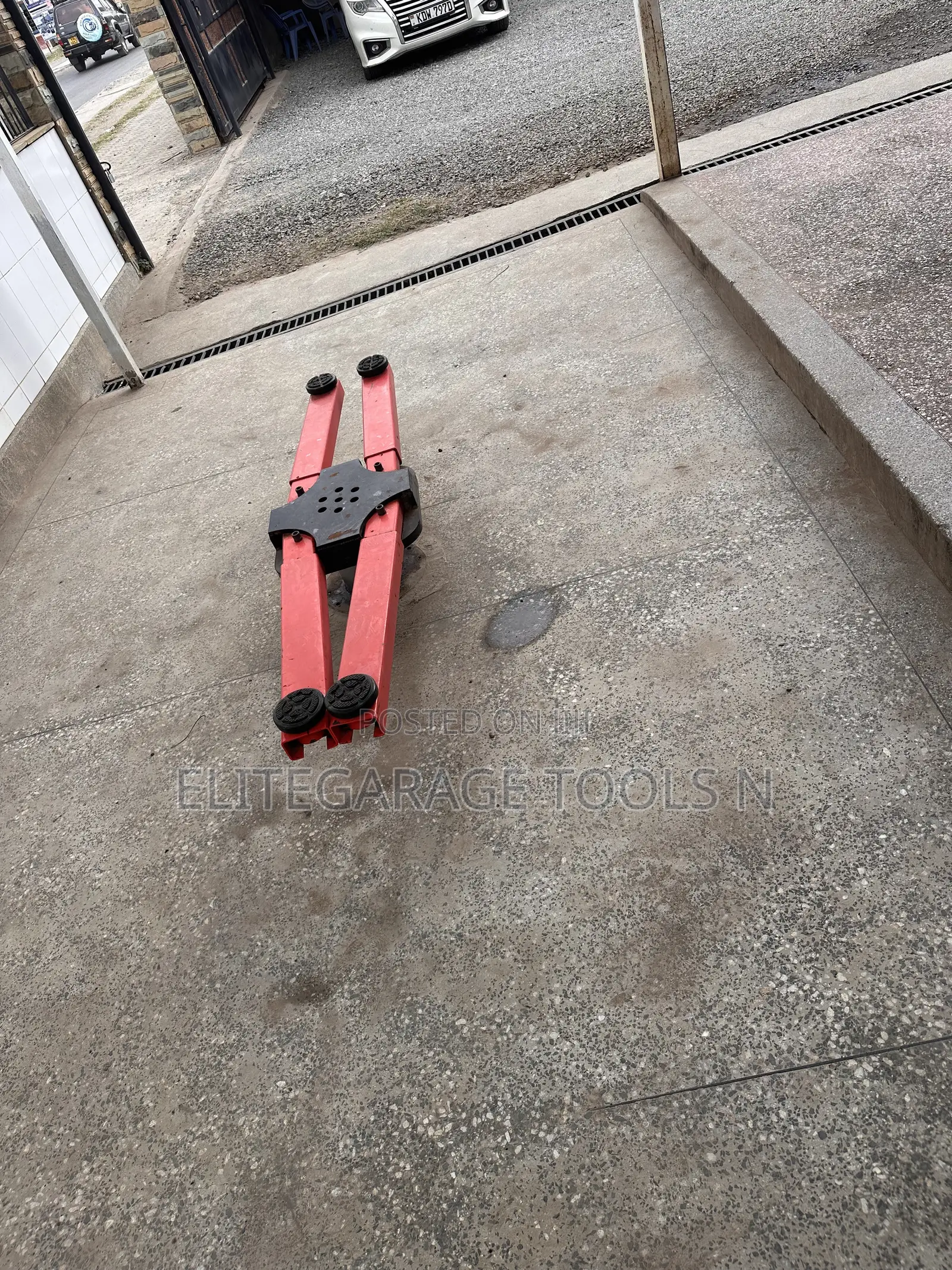 Heavy Duty High Quality Sunshine Italy Single Post Lift