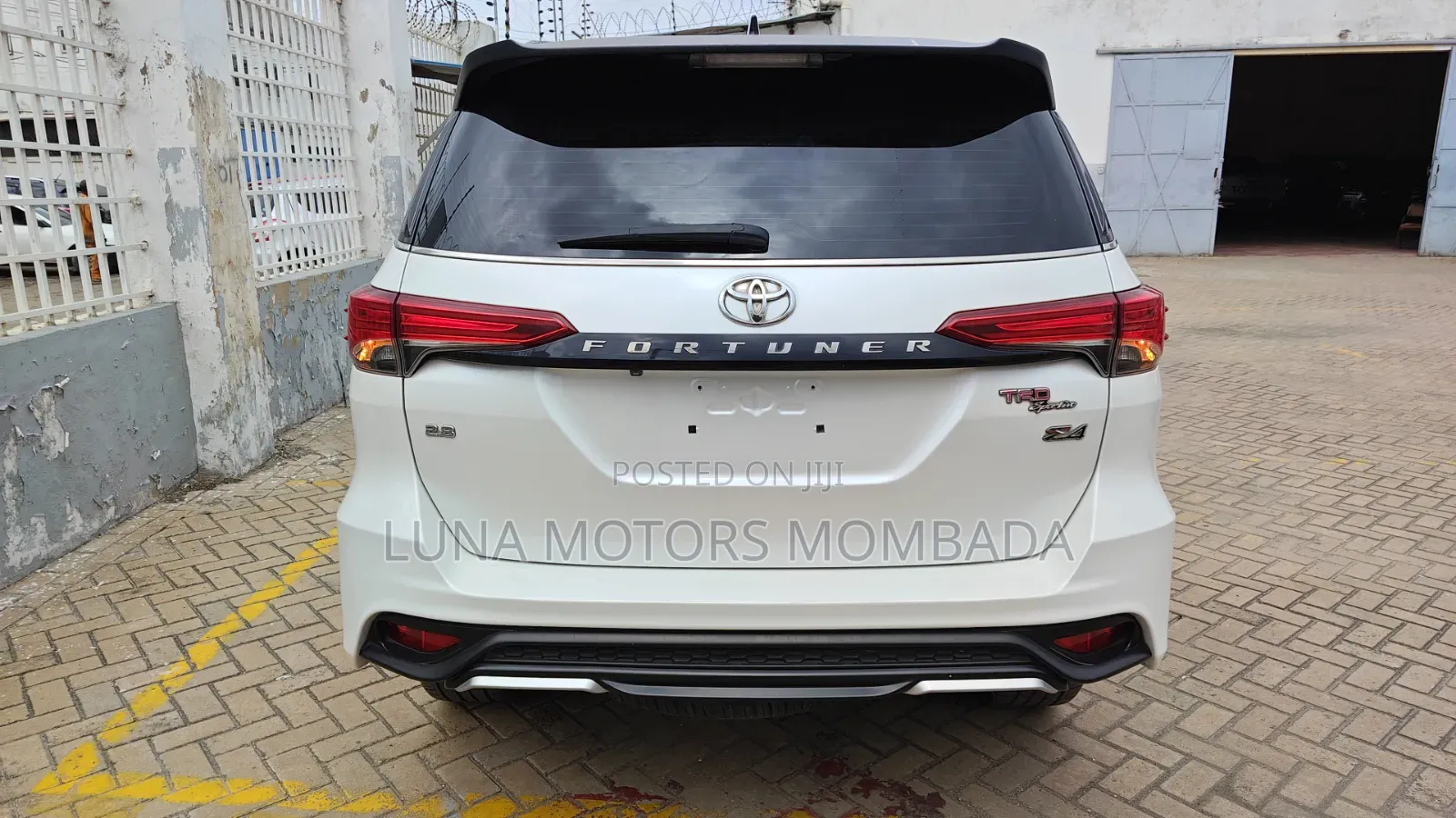 Toyota Fortuner 2.8 D AWD 2019 White