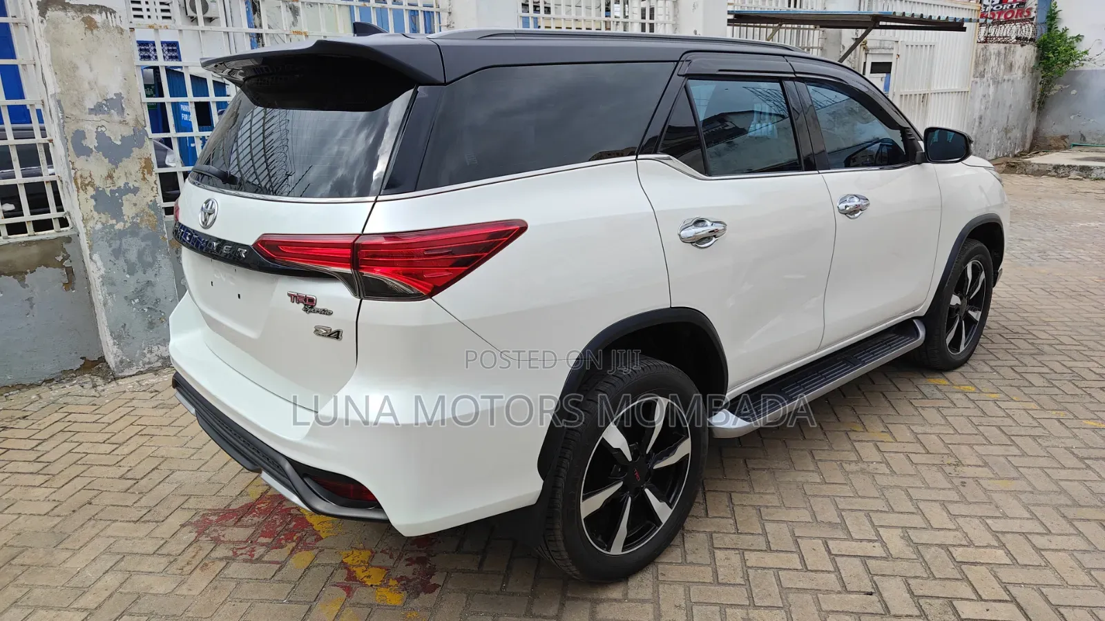 Toyota Fortuner 2.8 D AWD 2019 White