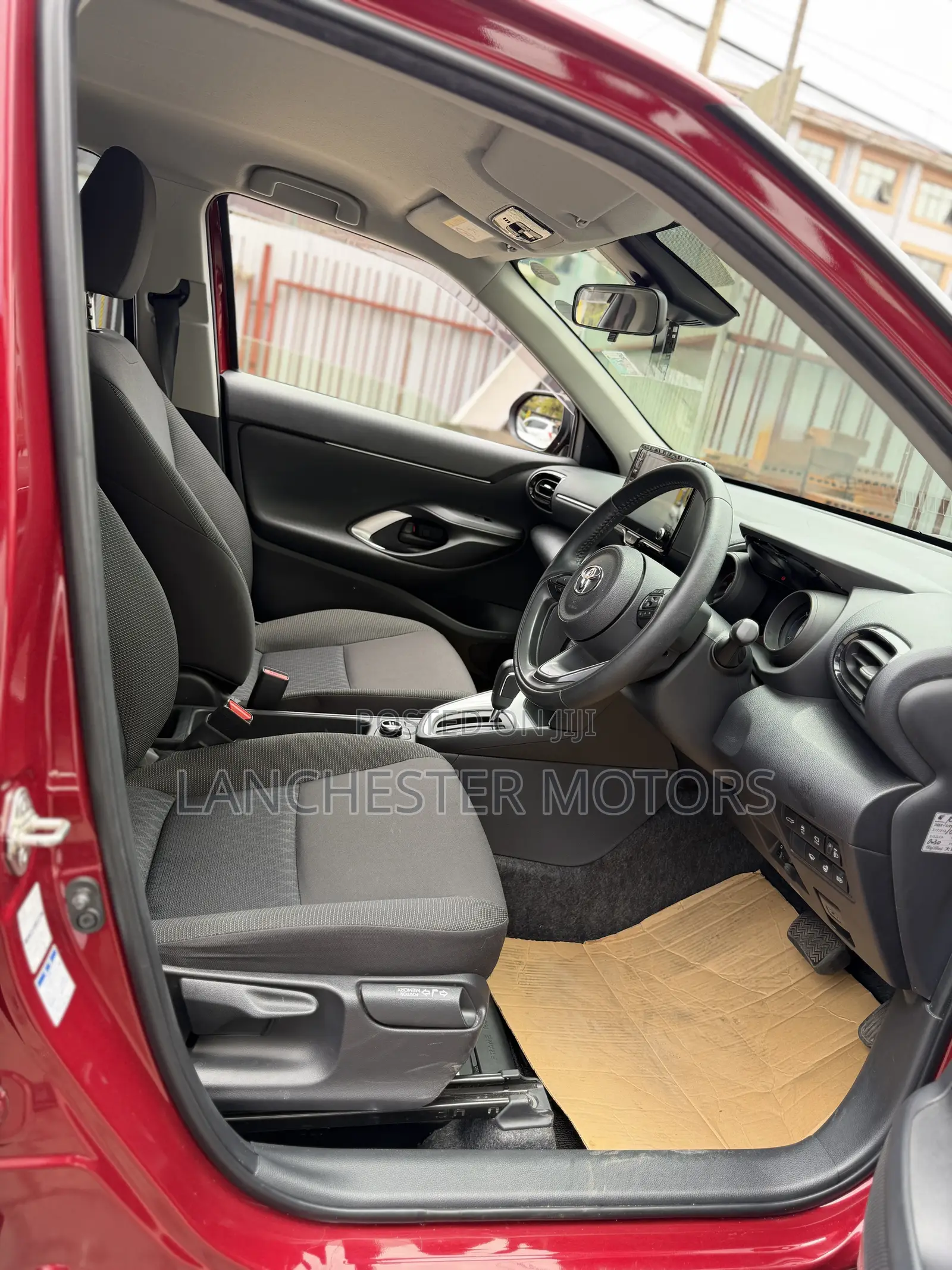 Toyota Yaris Cross 1.5 Hybrid AWD 2021 Burgundy
