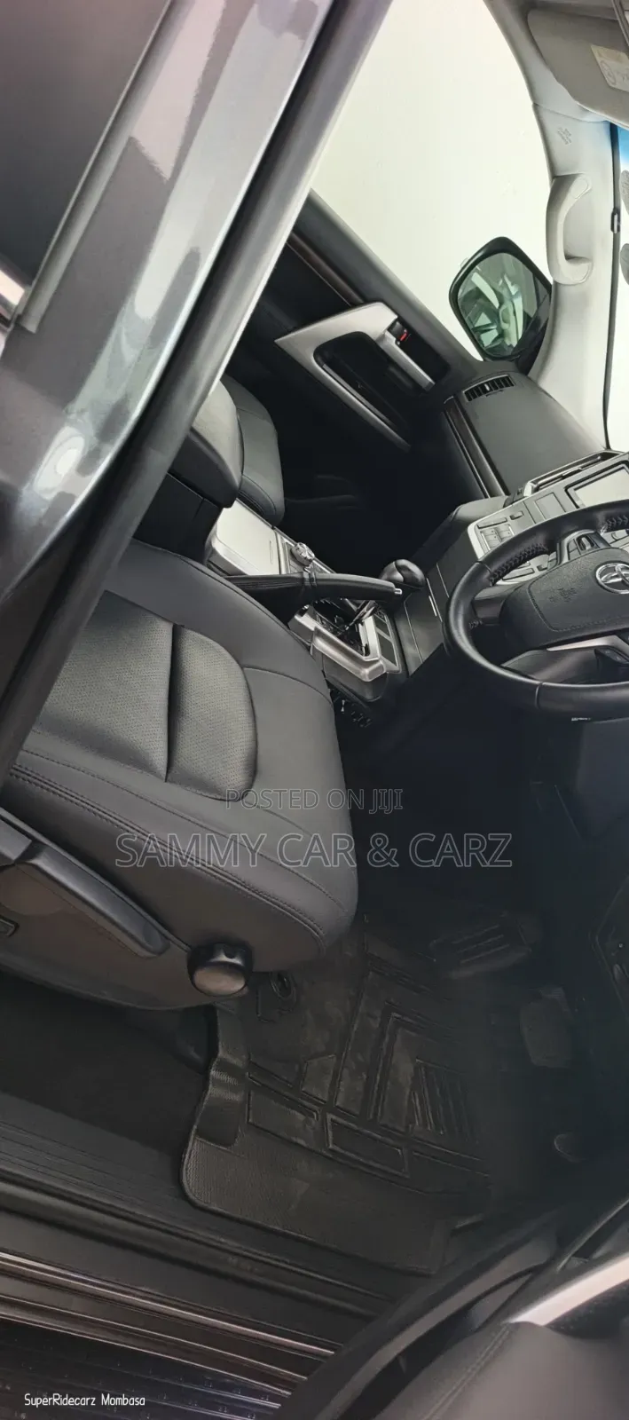 Toyota Land Cruiser 4.6 V8 ZX 2019 Gray
