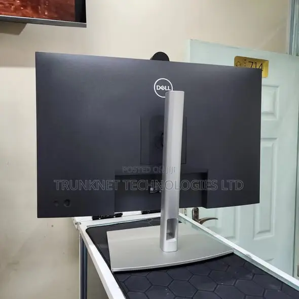 Dell P2724deb 27′′ Video Conferencing Monitor