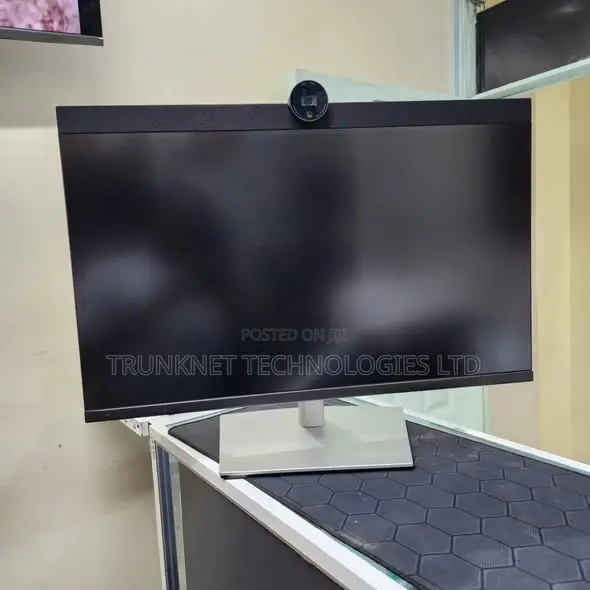 Dell P2724deb 27′′ Video Conferencing Monitor