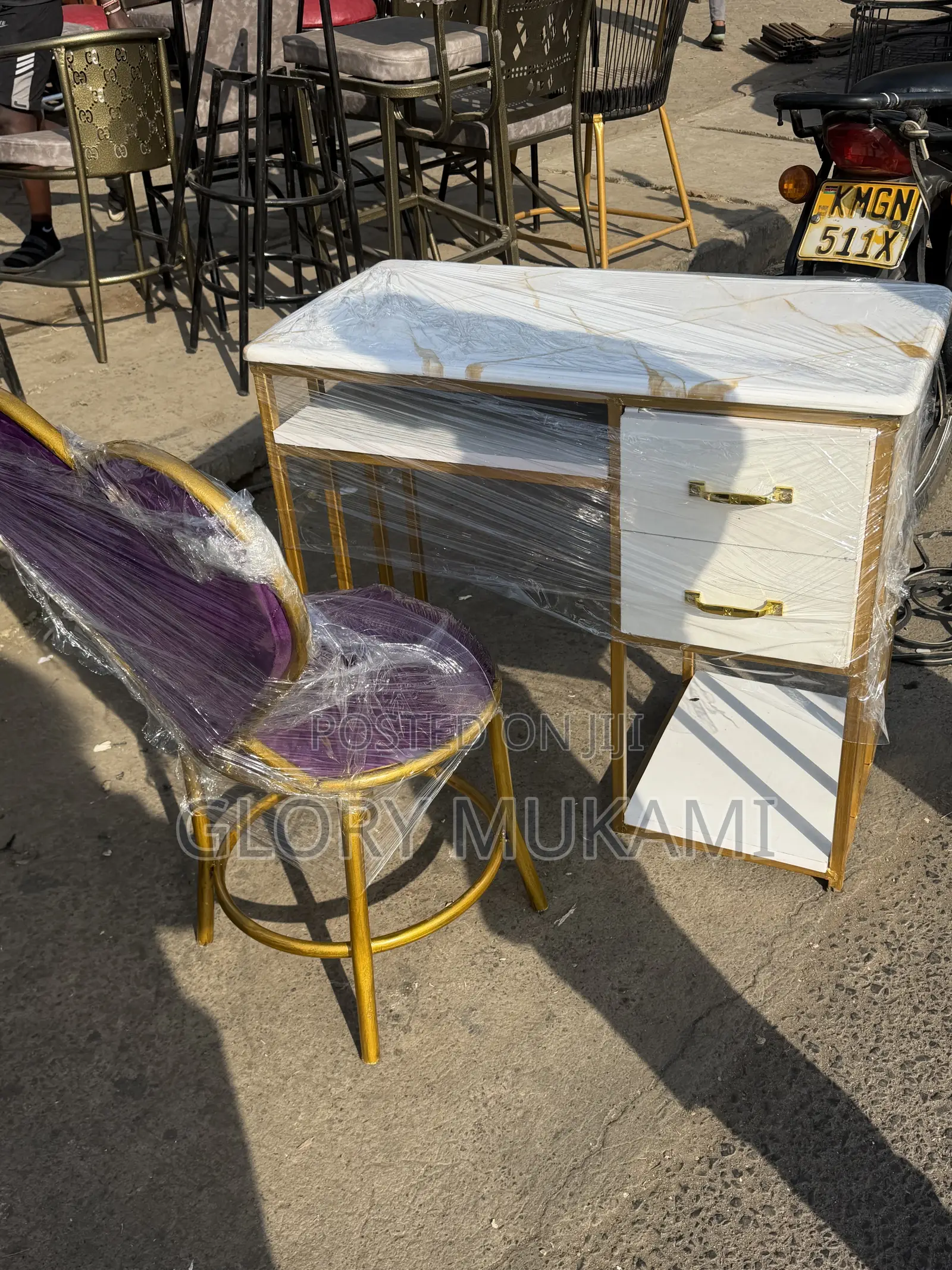 Purple Manicure Styling Chairs and Table