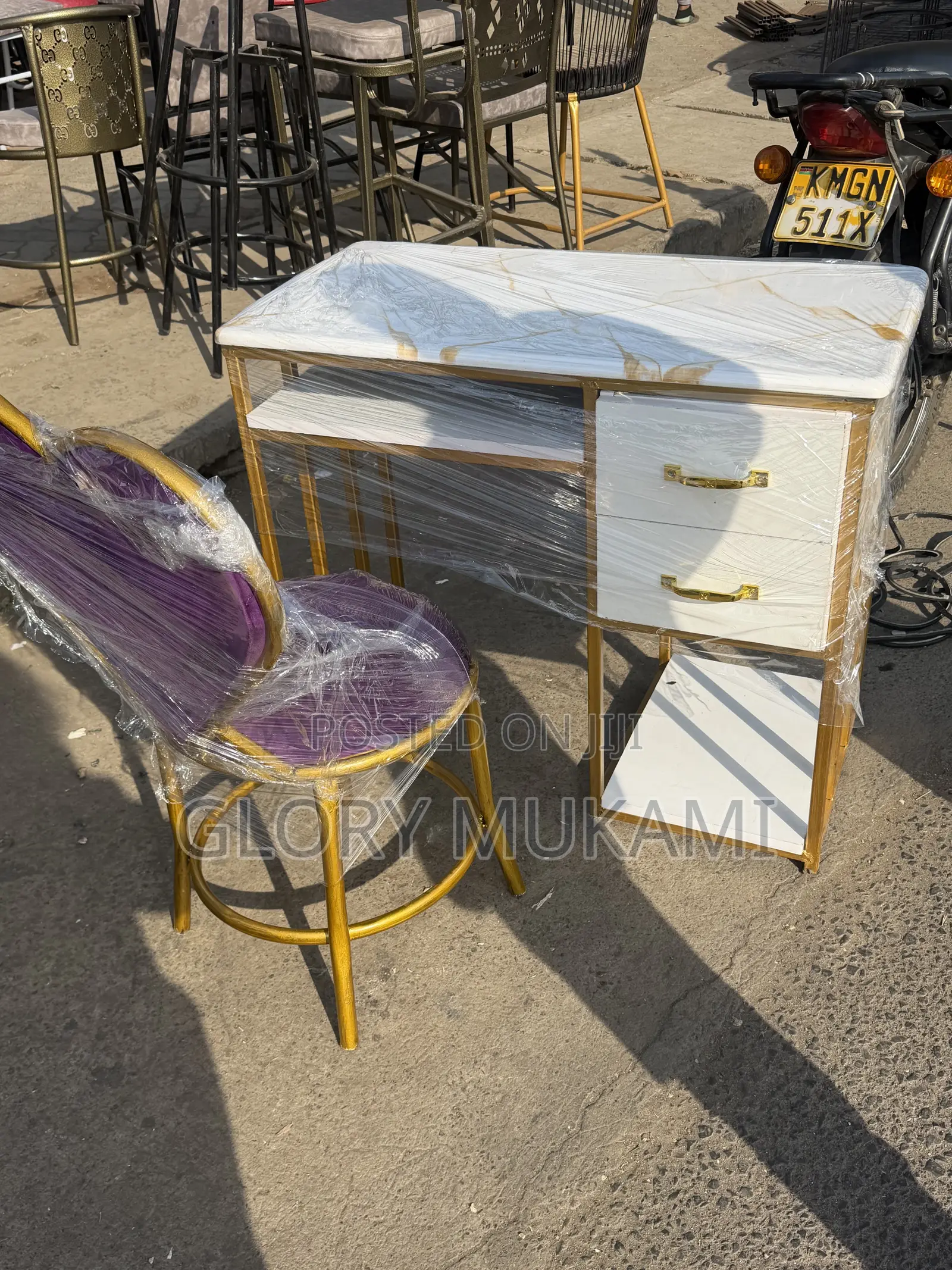 Purple Manicure Styling Chairs and Table