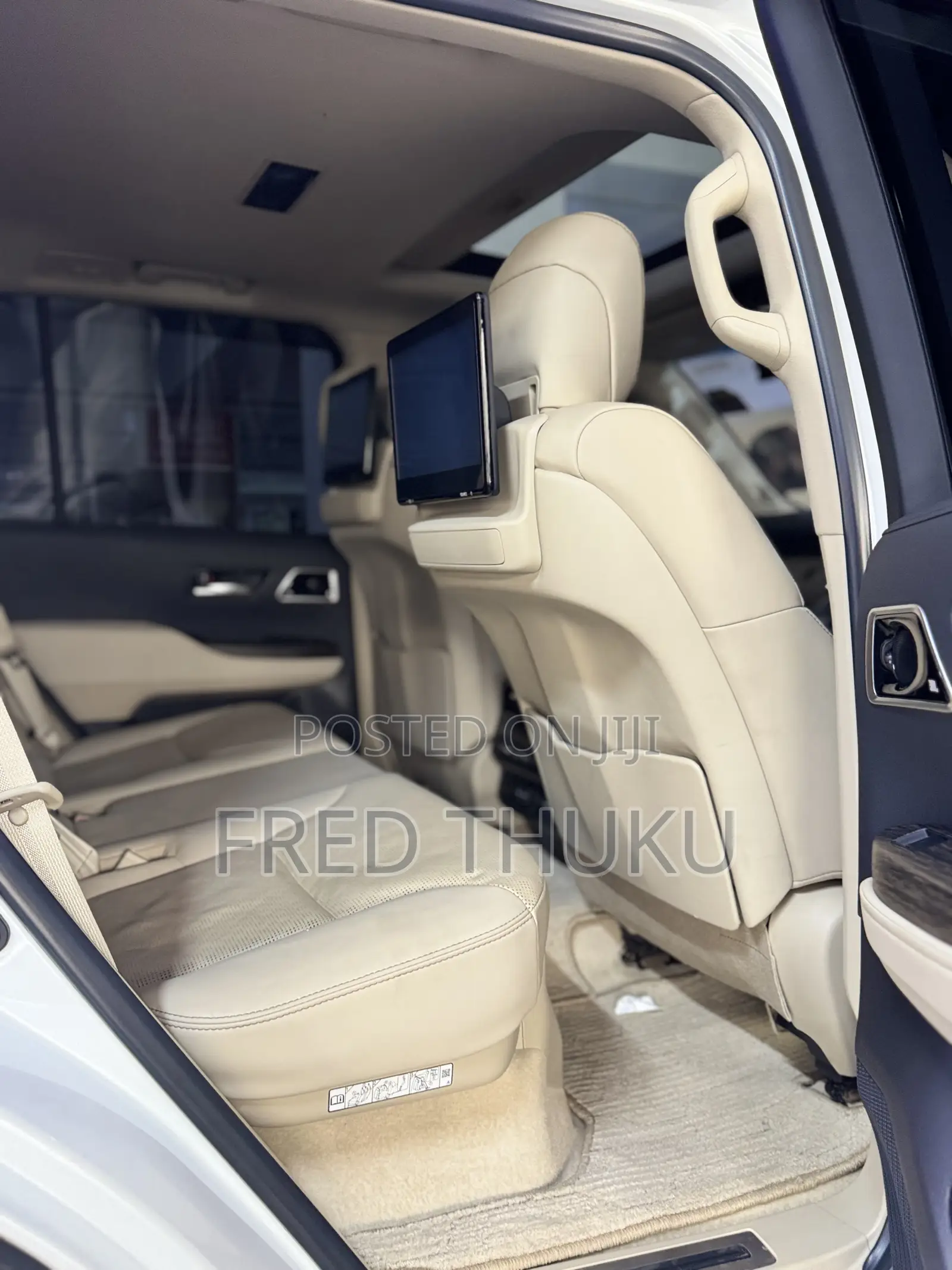 Toyota Land Cruiser LC300 2023 White