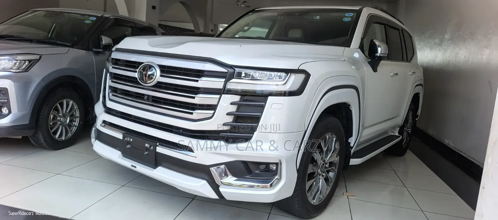 Toyota Land Cruiser LC300 2023 White