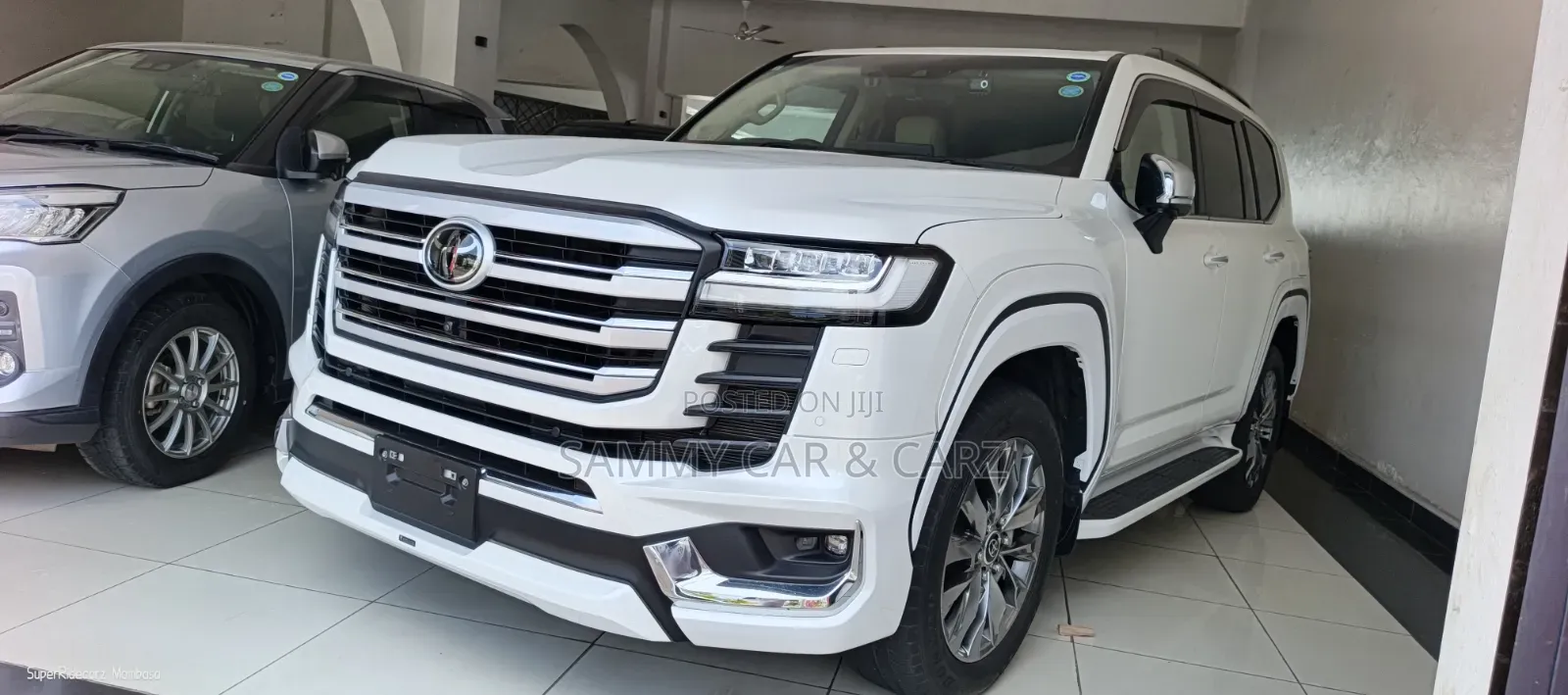 Toyota Land Cruiser LC300 2023 White