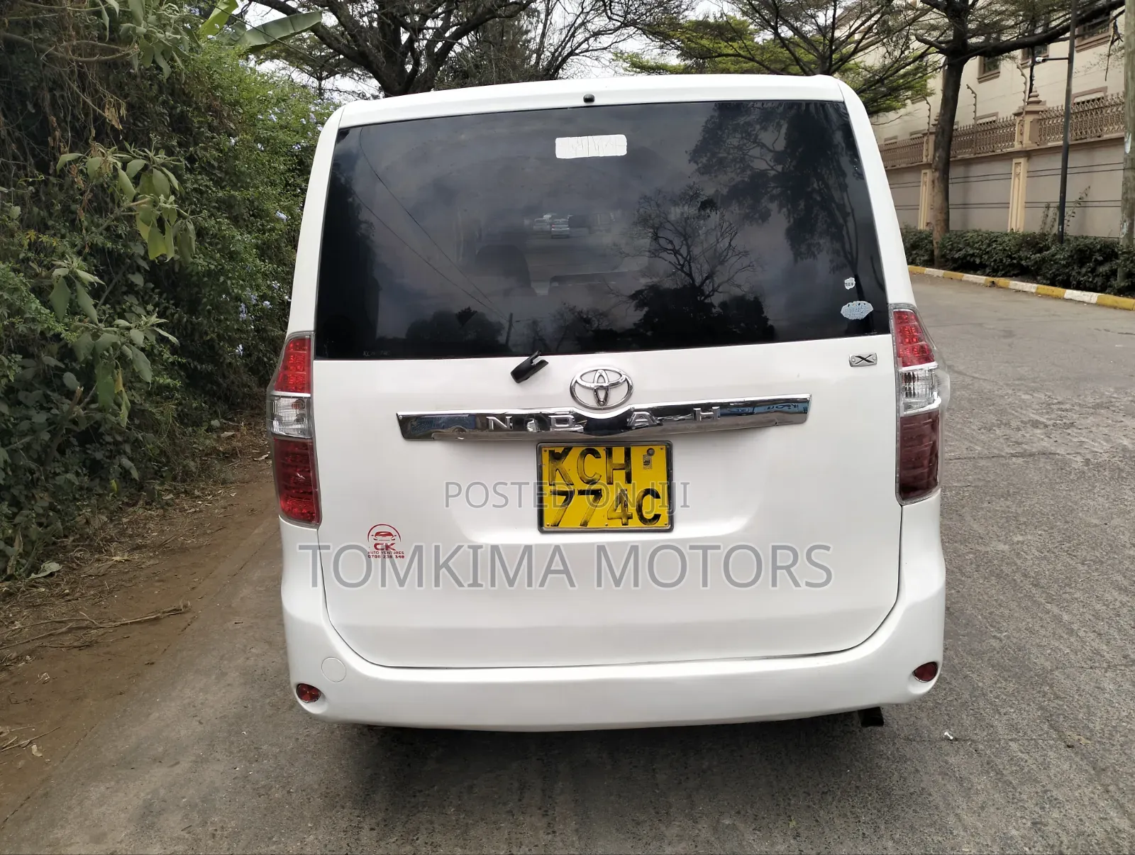 Toyota Noah 2009 White