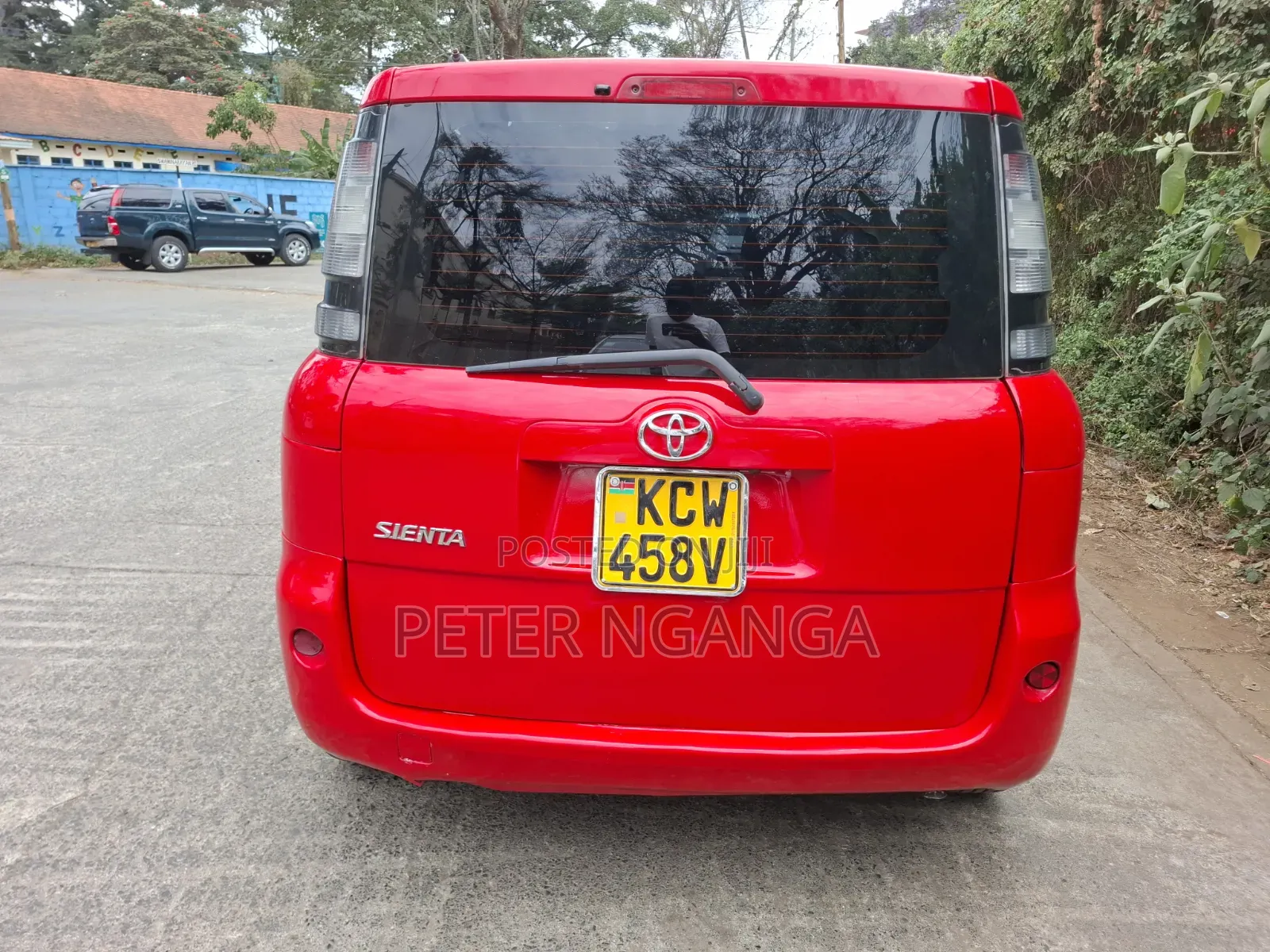 Toyota Sienta 1.5 FWD 2013 Red