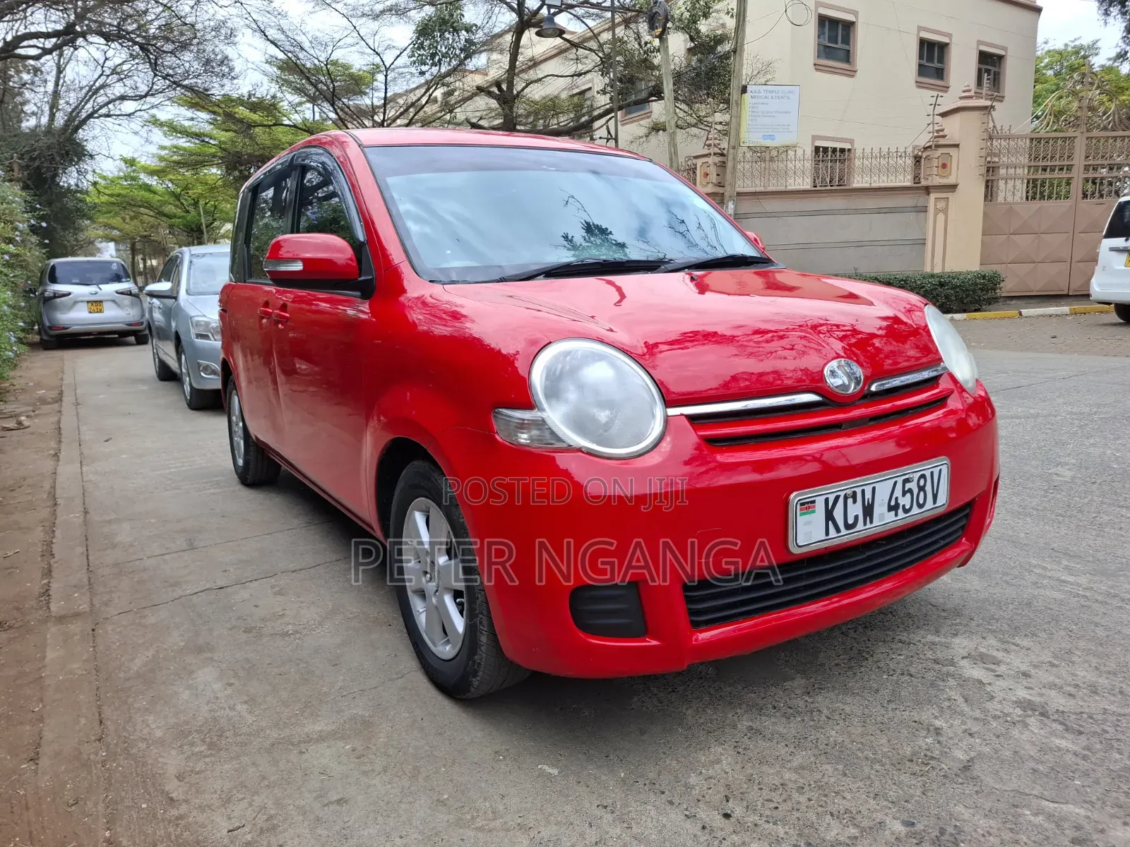 Toyota Sienta 1.5 FWD 2013 Red