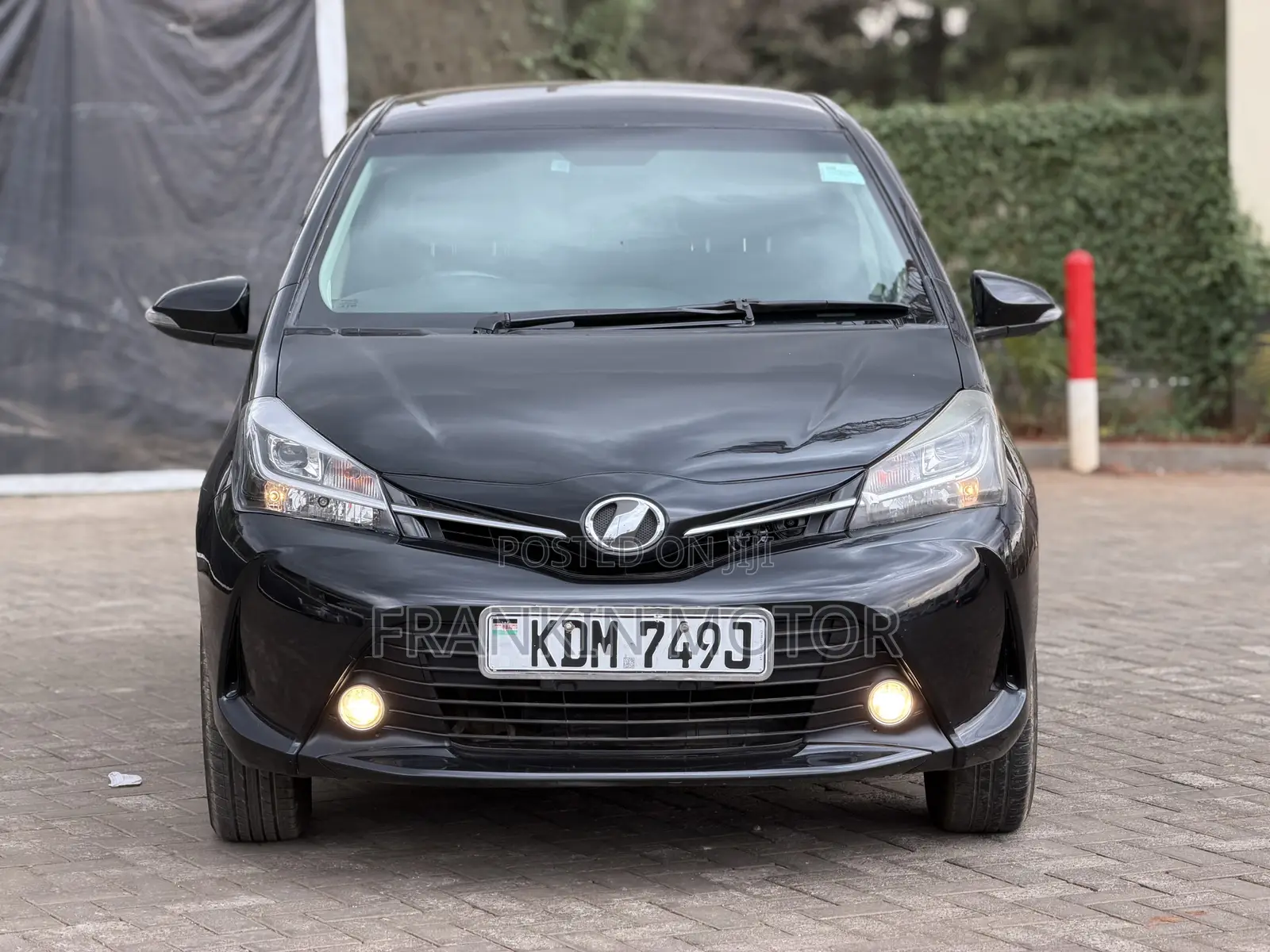 Toyota Vitz 1.3 FWD 5dr 2013 Black