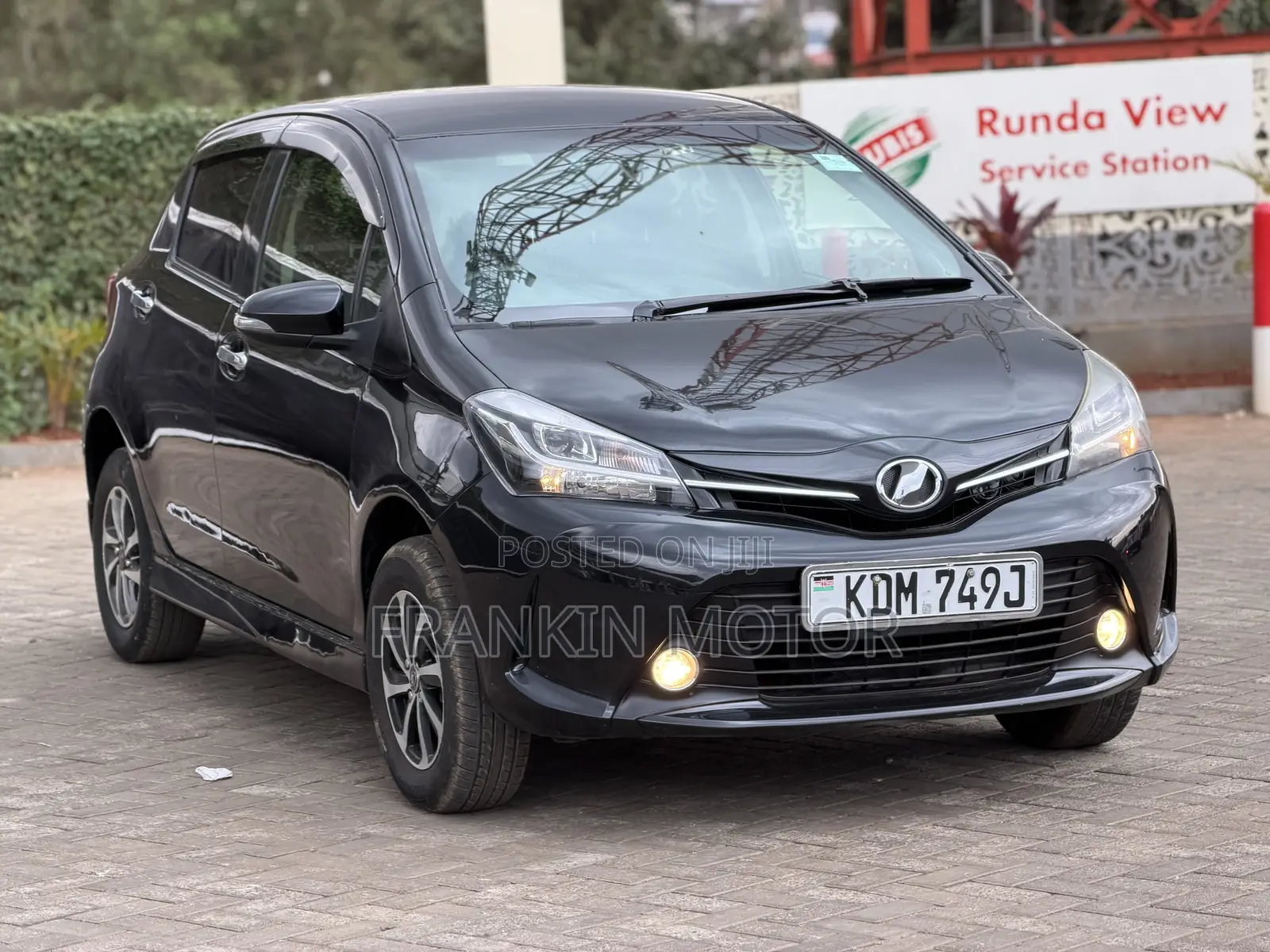 Toyota Vitz 1.3 FWD 5dr 2013 Black