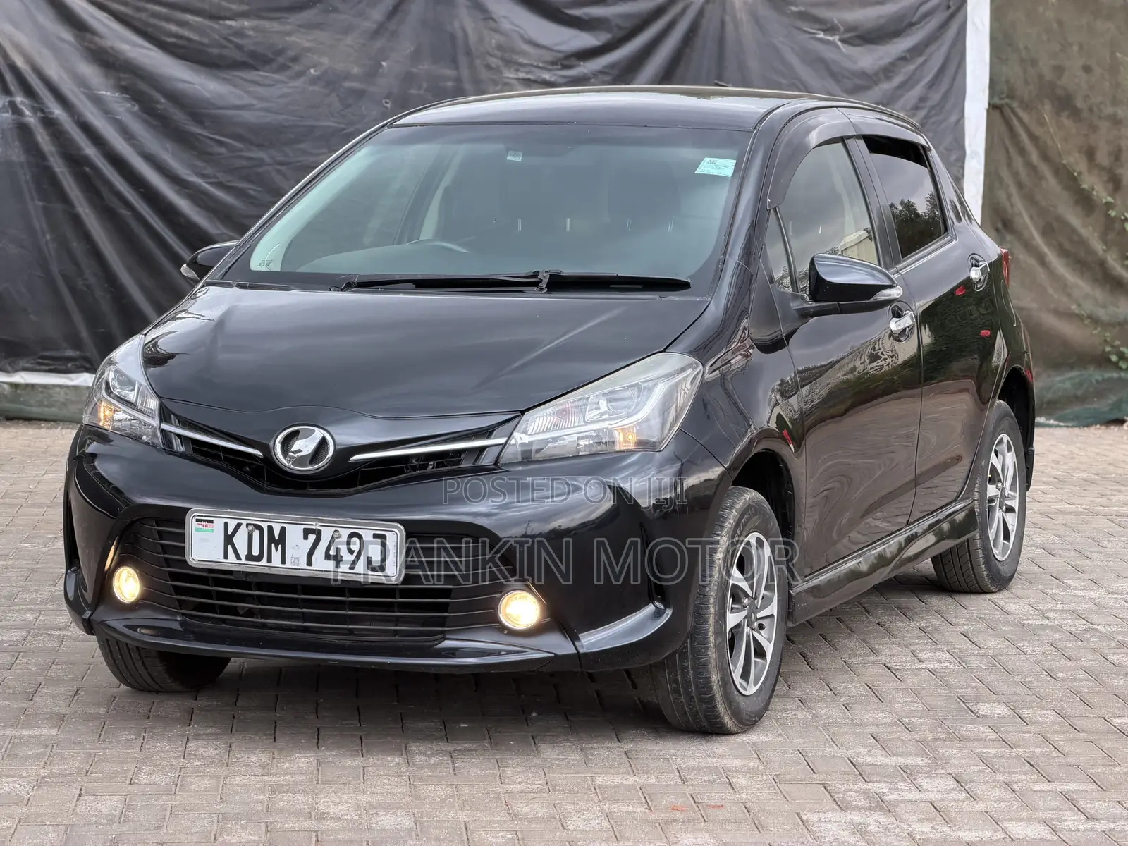 Toyota Vitz 1.3 FWD 5dr 2013 Black