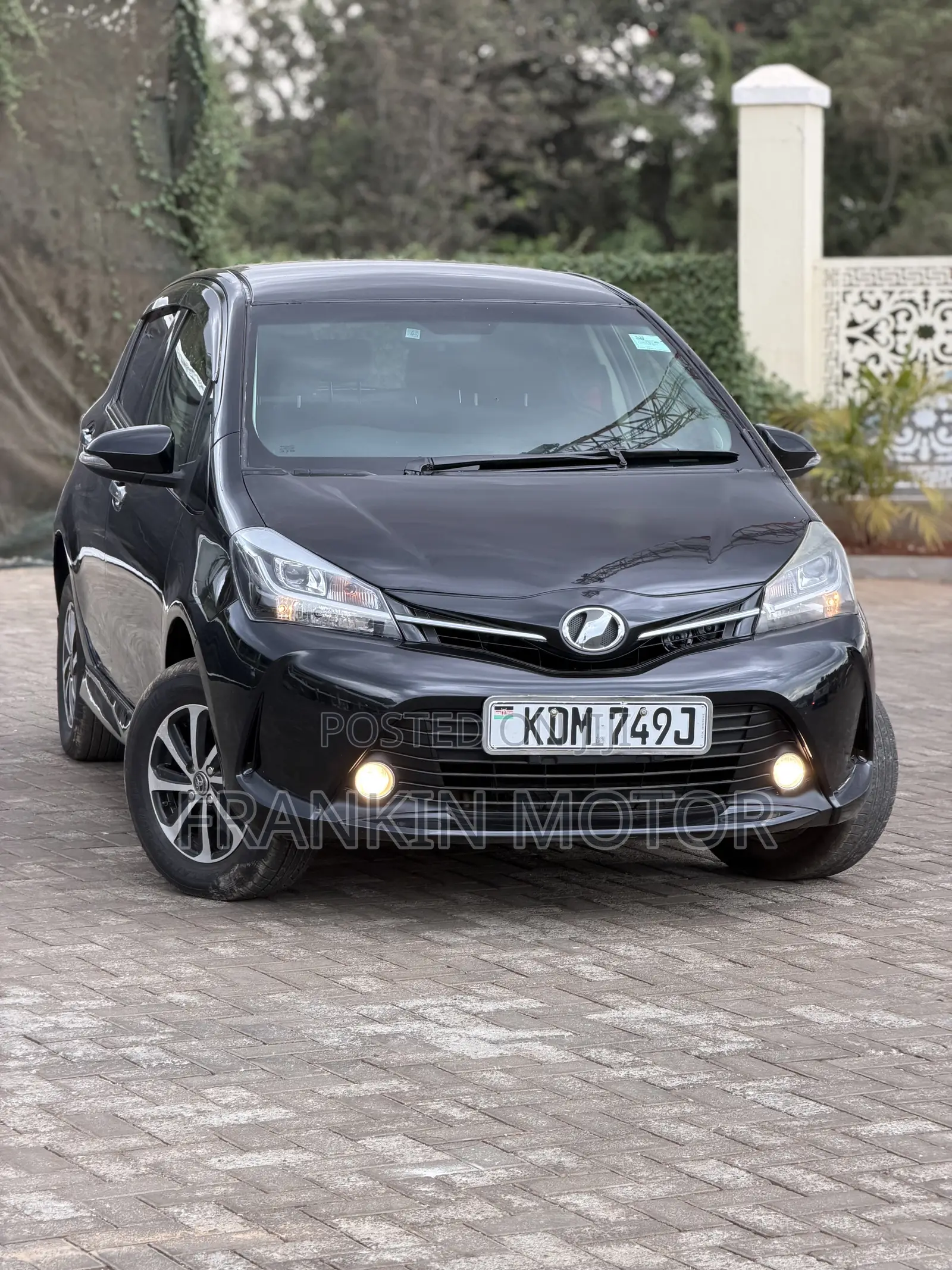 Toyota Vitz 1.3 FWD 5dr 2013 Black