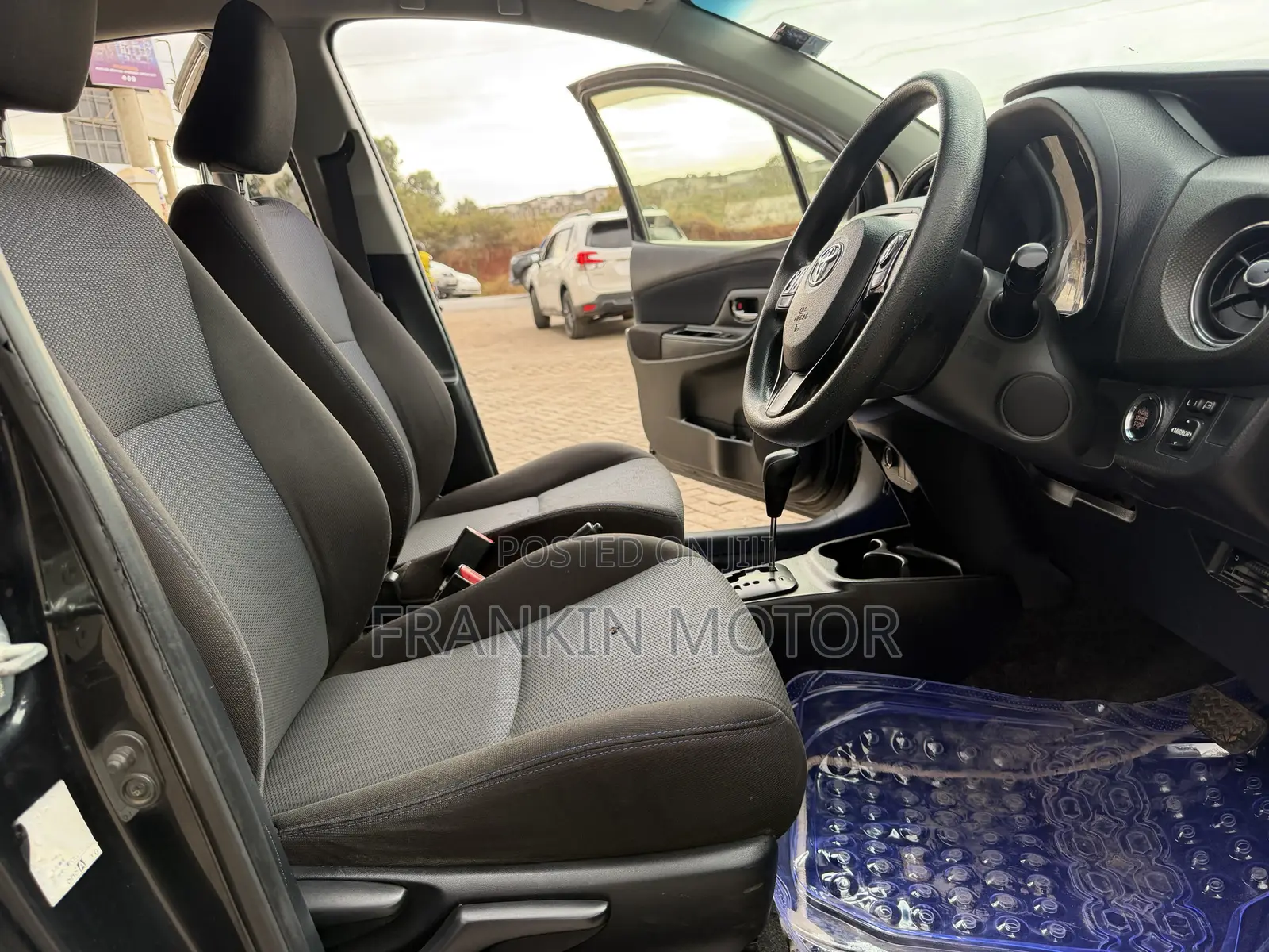 Toyota Vitz 1.3 FWD 5dr 2013 Black