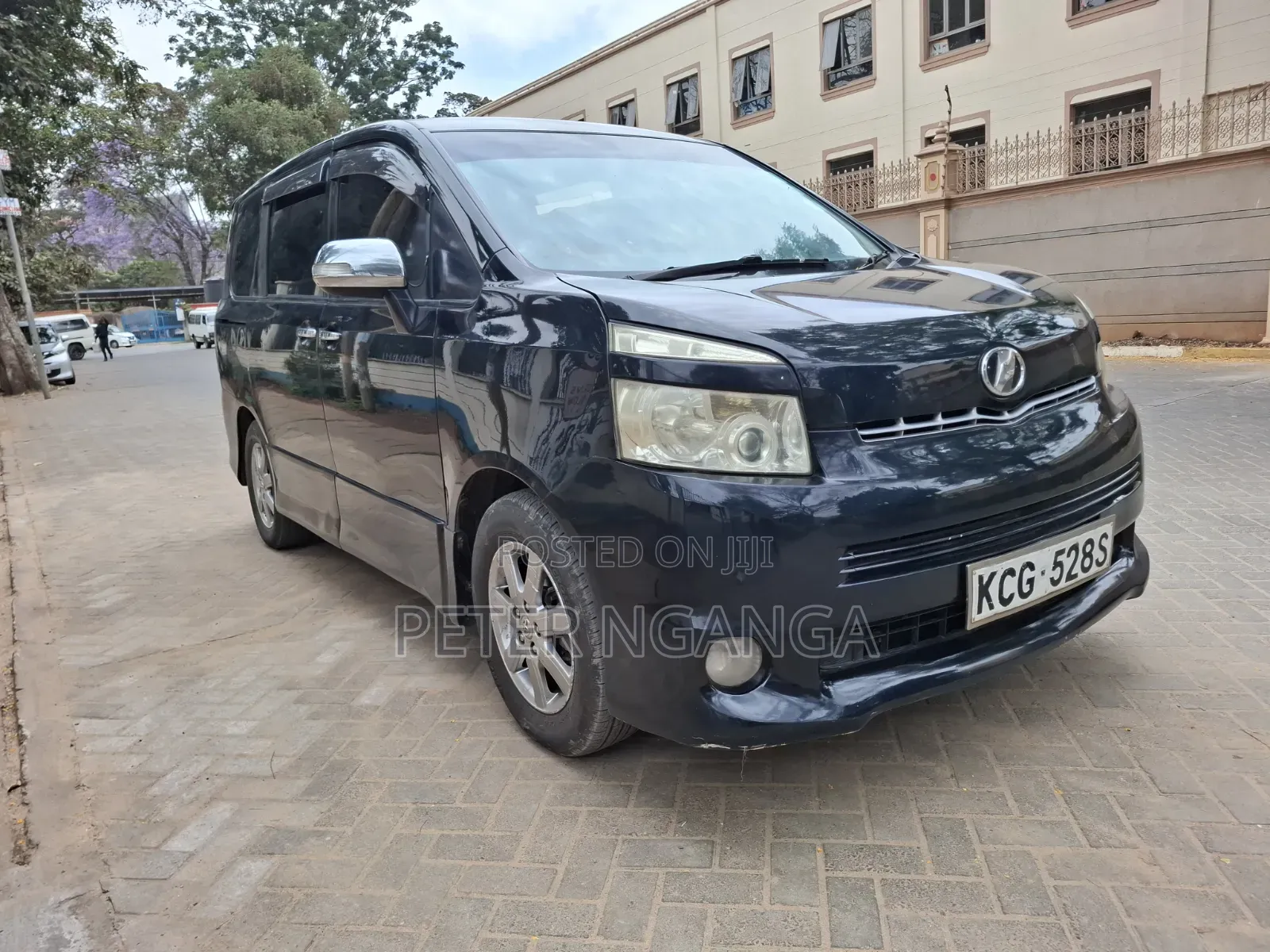 Toyota Voxy X 2WD 8-Seater 2010 Black
