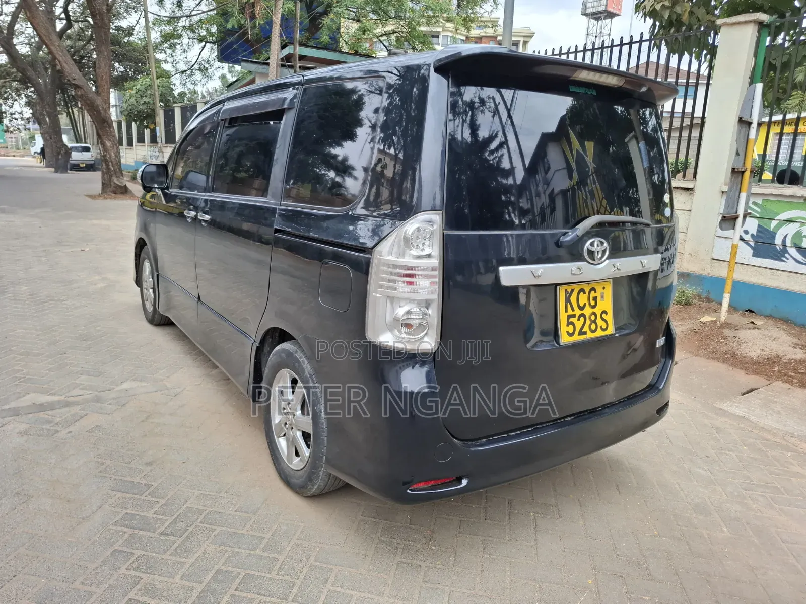 Toyota Voxy X 2WD 8-Seater 2010 Black
